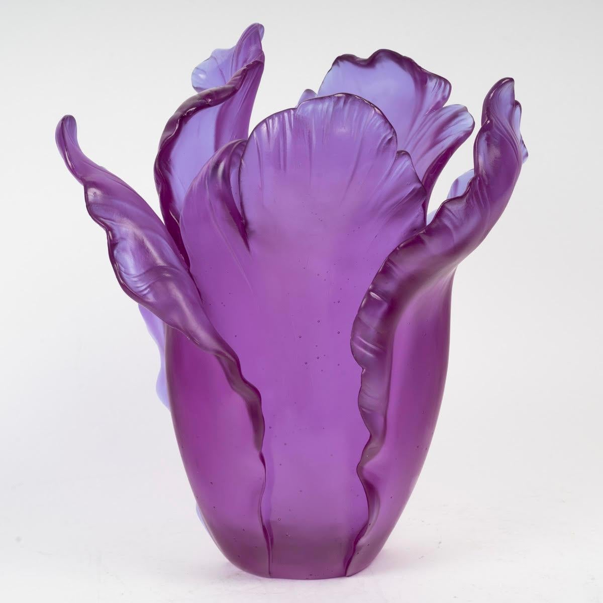 Daum vase, ultraviolet tulip model, 20th century.

Daum glass vase, ultraviolet tulip model, signed D.France, 20th century.
H: 30cm, W: 26cm, D: 22cm