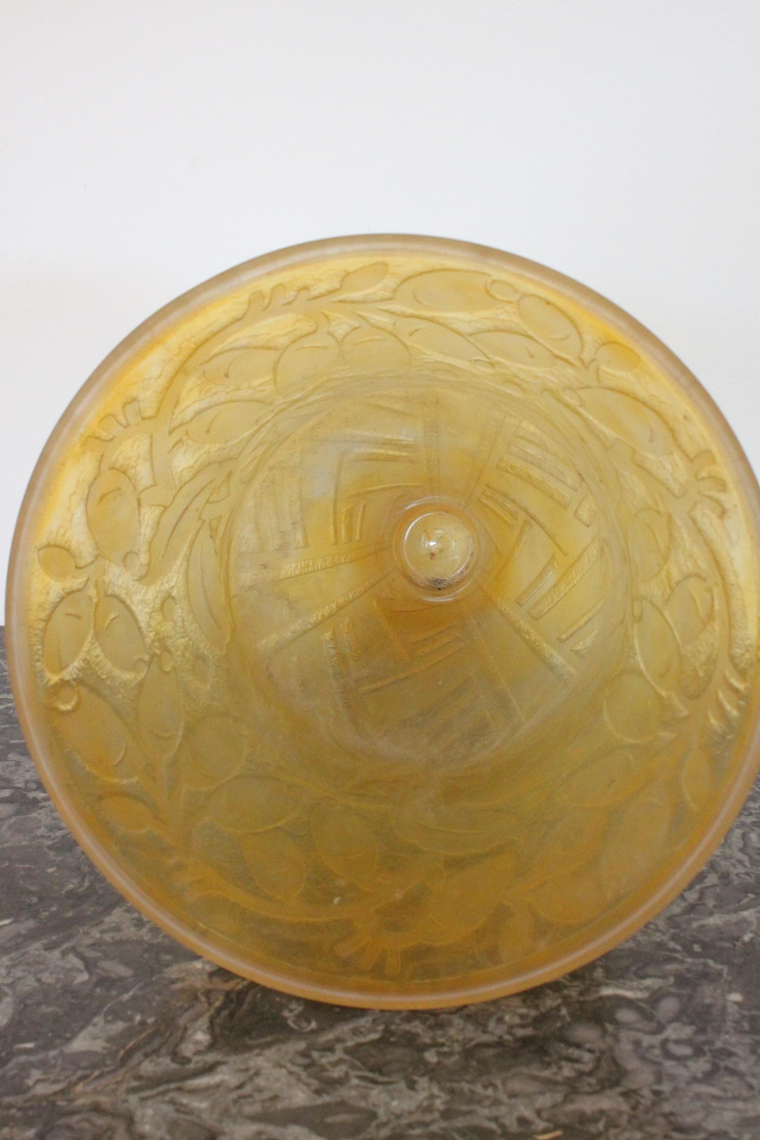 Daum Vase with Floral Pattern, 1930 In Good Condition For Sale In Marseille, FR