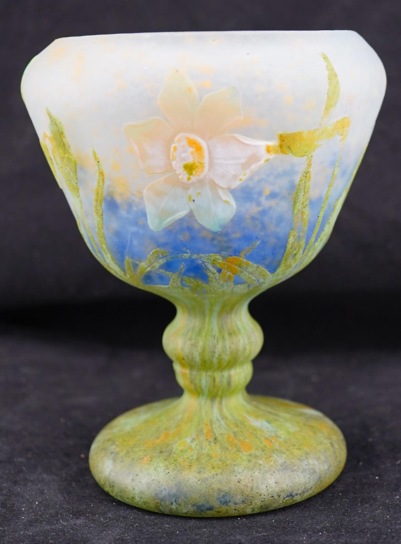 Féroïen Daum Vase à jonquille en verre taillé à la roue et gravé à l'acide (Jonquille) circ. 1895 en vente