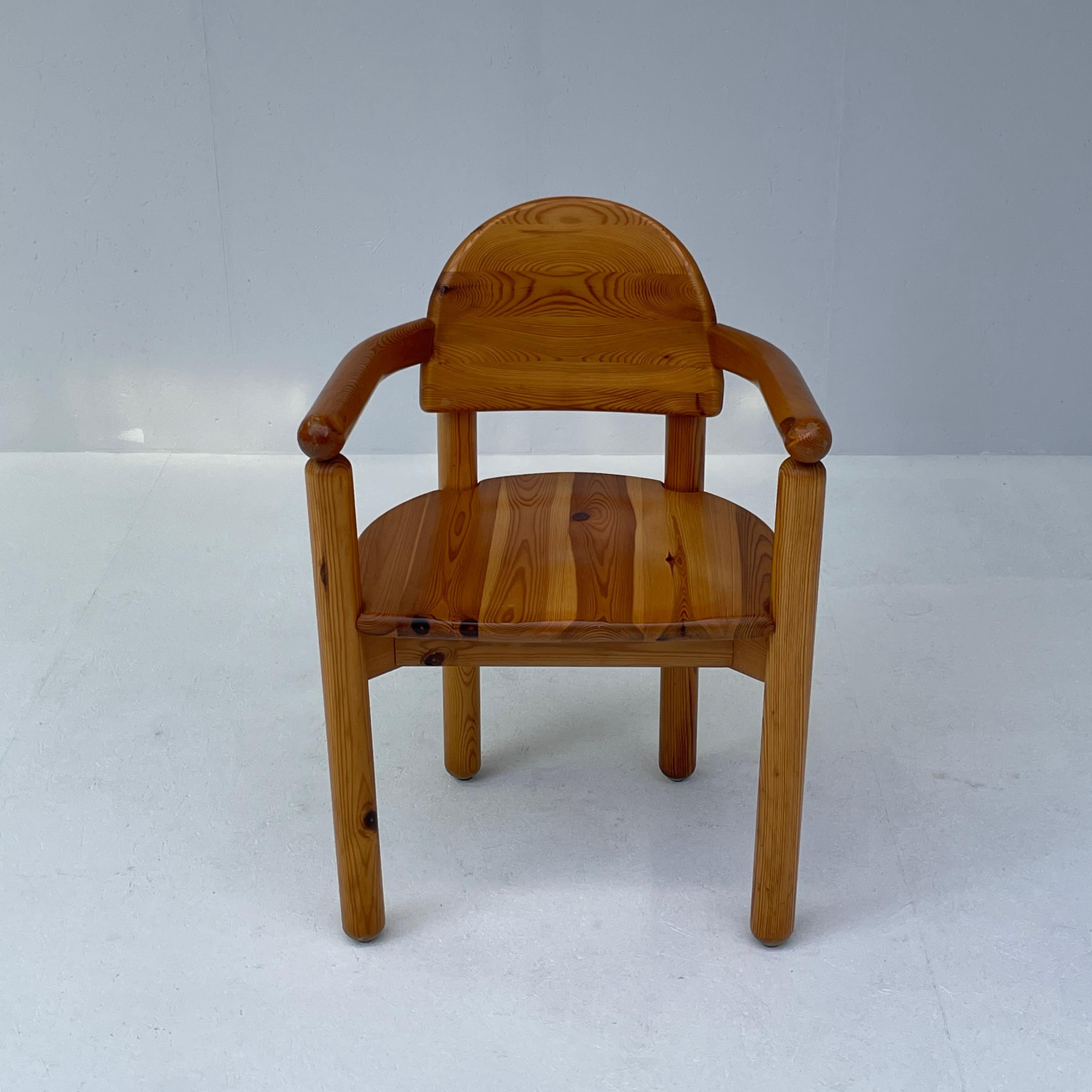 Daumiller chair with arms 1