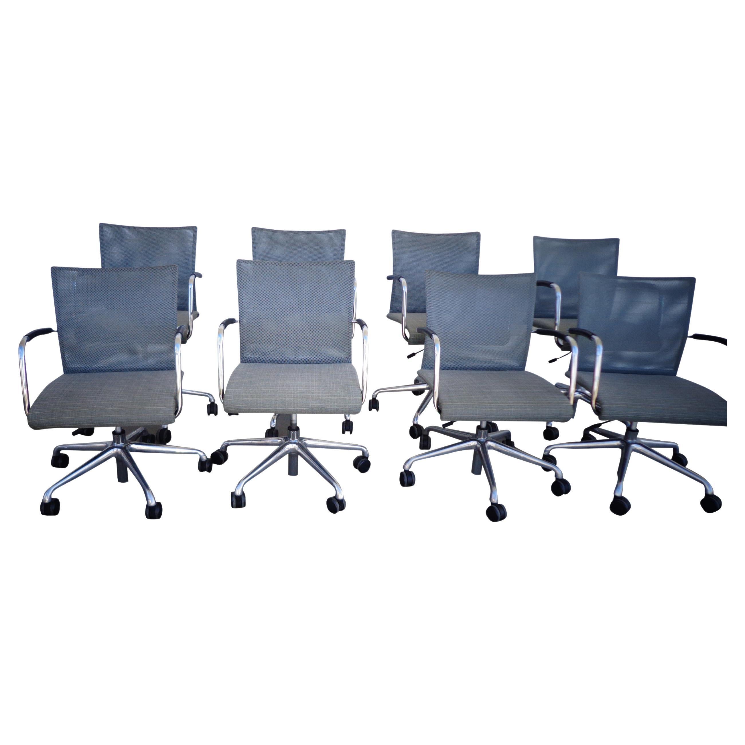 Dauphin Stilo conference with 5 star base and casters

Stilo’s clean lines with rounded edges and wide, uninterrupted surfaces offers the perfect platform for showcasing any of Dauphin’s 14 soft, mesh colors. Equipped with patented QuickShift+