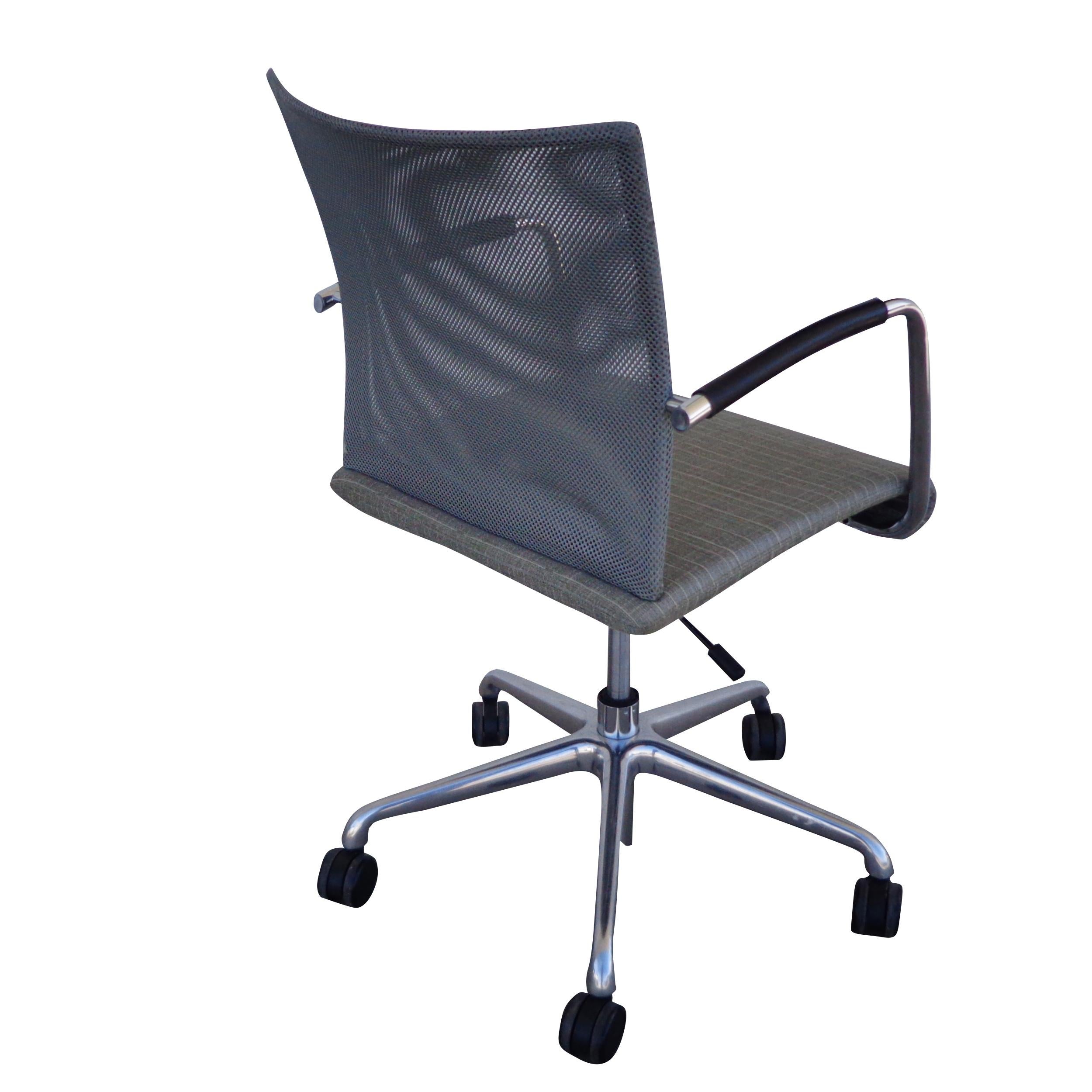 Chrome 6 Dauphin Stilo Conference Chairs by Jessica Engelhardt For Sale