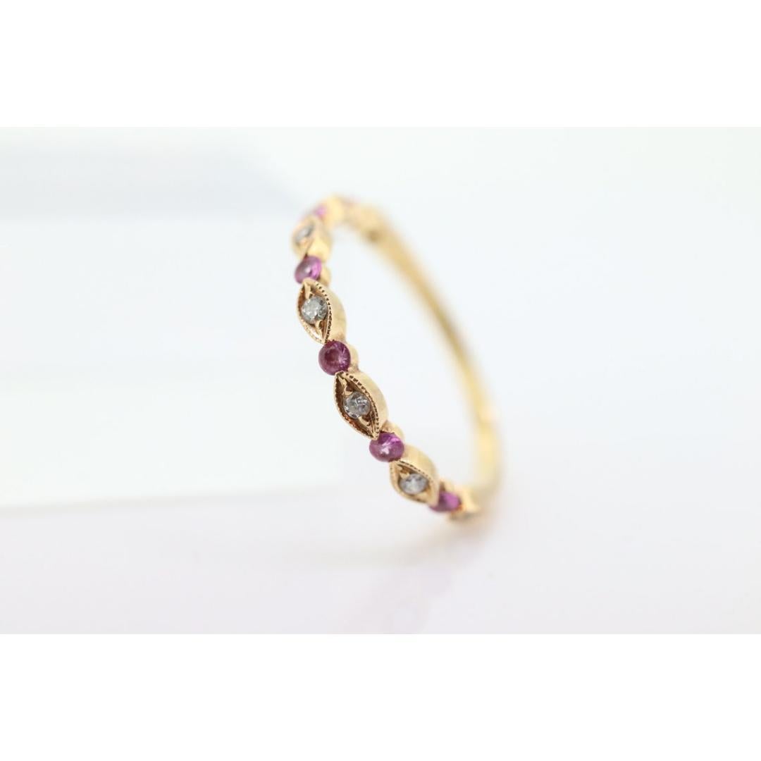 DAUSSI Bague d'anniversaire 18 carats avec saphirs roses et diamants. Bague Henri Daussi en or 18 carats en vente 1