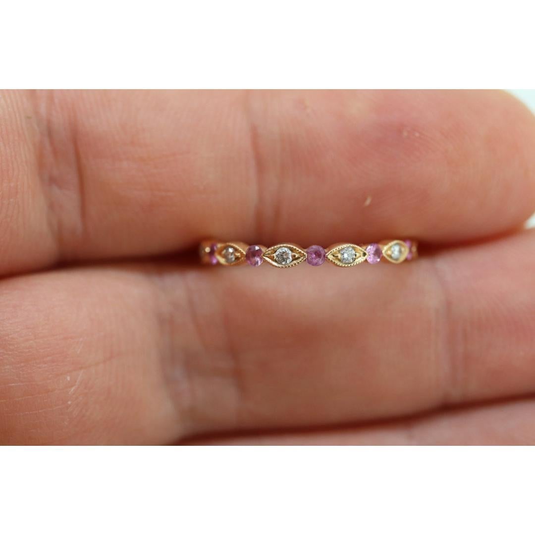 DAUSSI Bague d'anniversaire 18 carats avec saphirs roses et diamants. Bague Henri Daussi en or 18 carats en vente 2