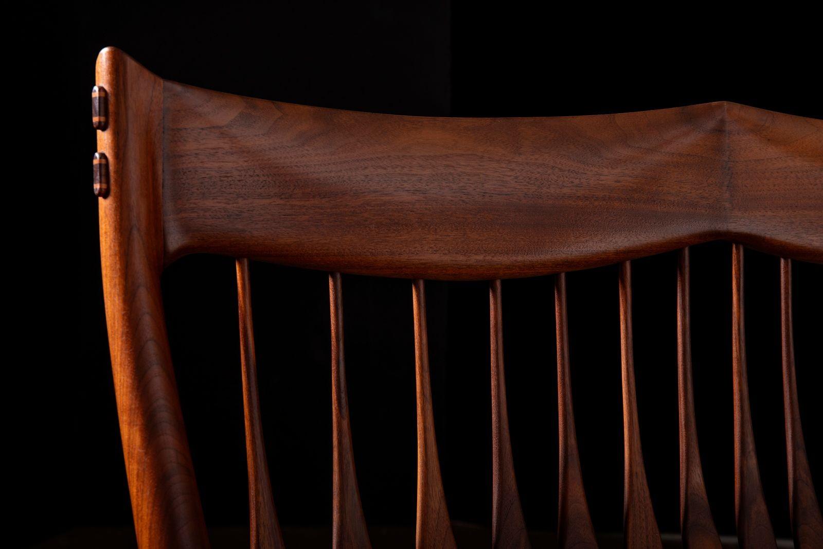Dave Hentzel Studio-Crafted Claro Walnut Two-Seater Bench with Sculptural Back en Bueno estado para la venta en Dallas, TX