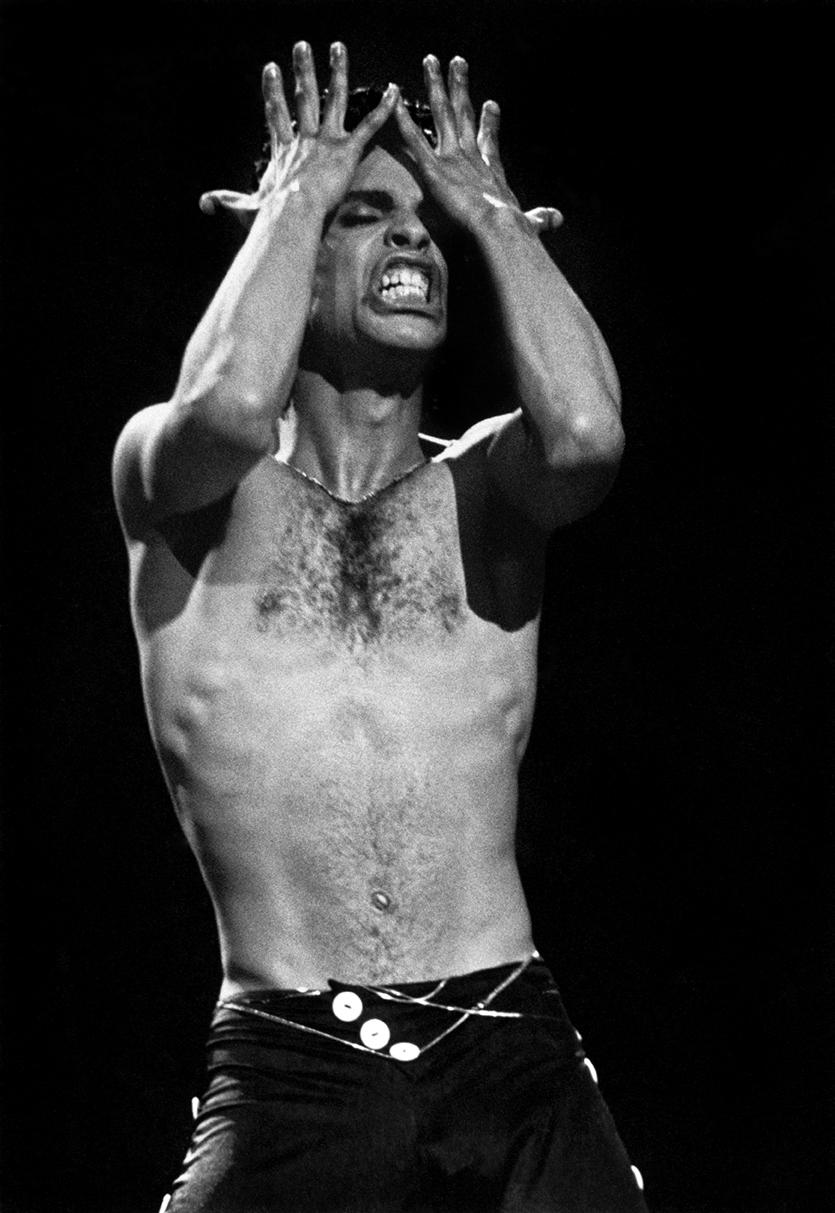 Black and White Photograph di dave hogan - Prince Performance 1987 - Edizione limitata firmata da Dave HOGAN