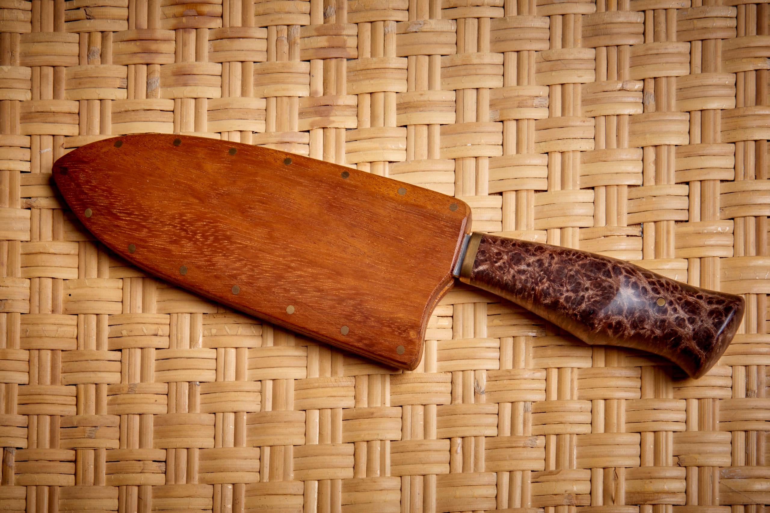 Dave Jacobson Knife with Redwood Burl Handle and Teak Knife Sheath, USA - 2023 In New Condition For Sale In Berlin, DE