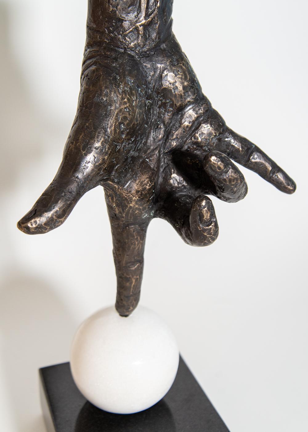 Balance AP/7 - figuratif, ludique, pop-art, bronze, granit, sculpture en marbre - Contemporain Sculpture par Dave Sheridan