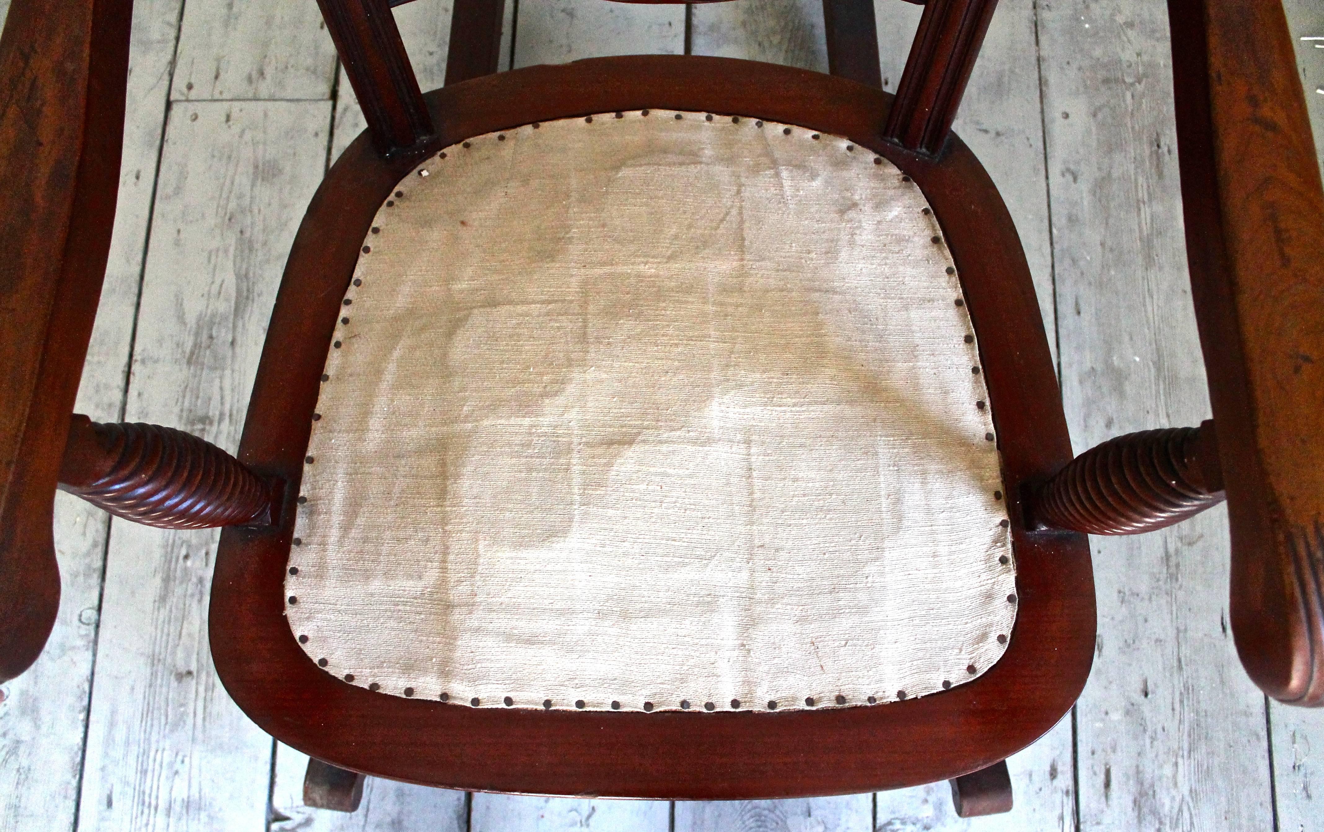 Francis Bacon Davenport Sillón renacentista americano de caoba tallada Caoba en venta