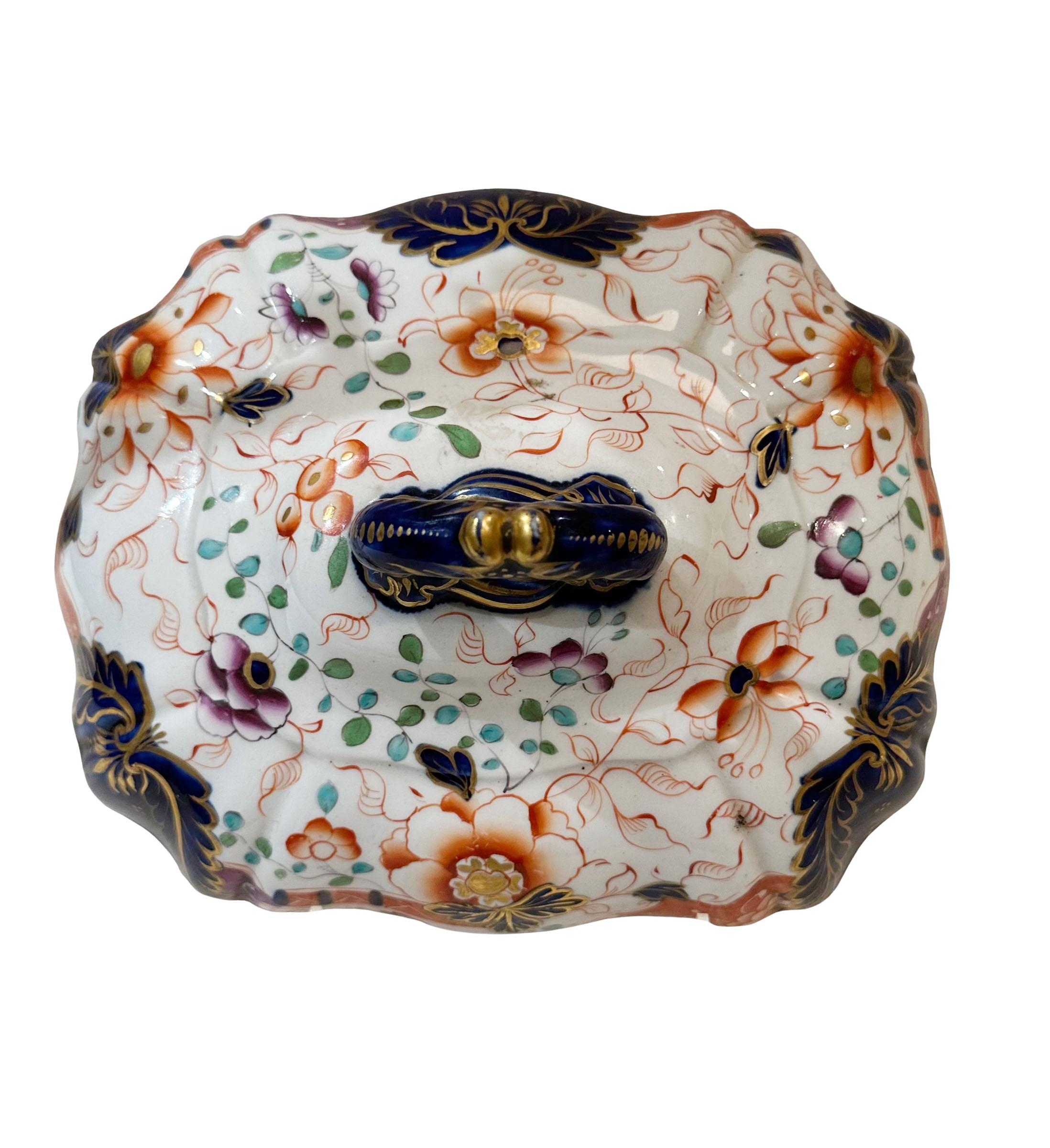 A Davenport ironstone covered vegetable tureen with lid in the Imari pattern. Early 19th century, England.