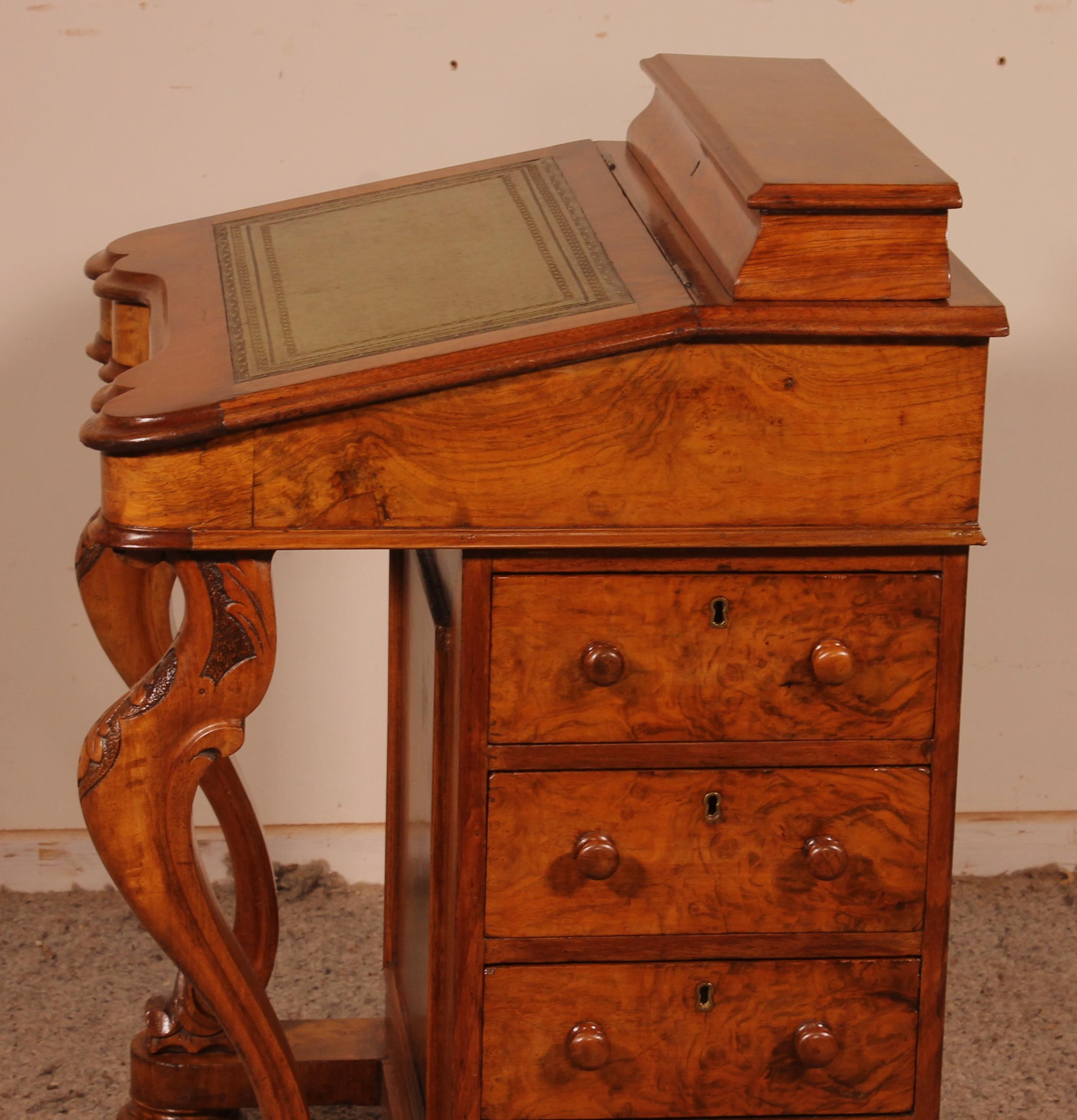 Victorian Davenport Desk in Walnut, 19th Century For Sale