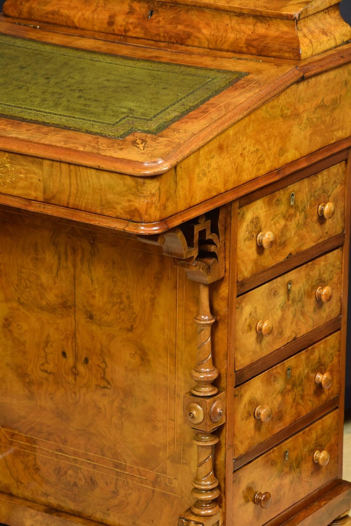 Neoclassical Davenport Desk in Walnut Root, England, 19th Century