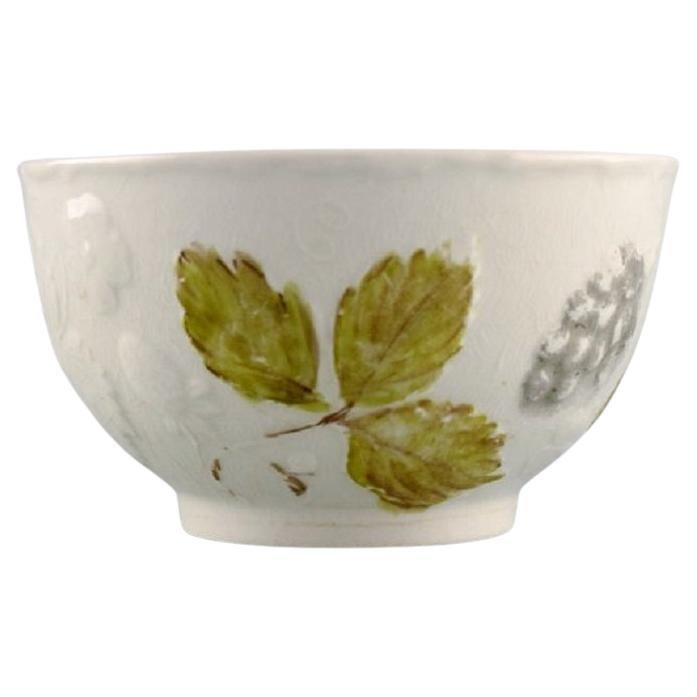 Davenport, England, Bowl in Cream-Colored Porcelain with Flowers and Foliage For Sale