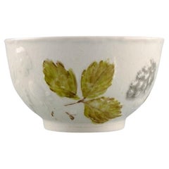 Antique Davenport, England, Bowl in Cream-Colored Porcelain with Flowers and Foliage