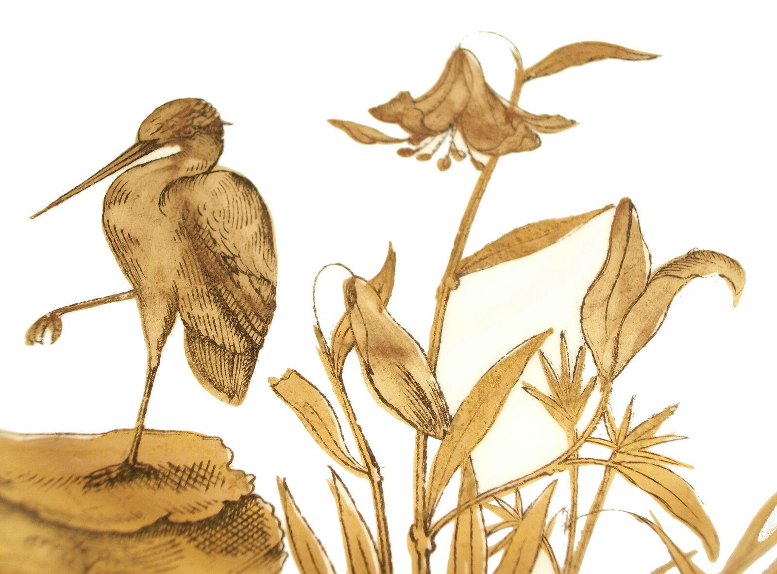 DAVENPORT - antique - belle qualité - ensemble de quatre soucoupes en porcelaine décorées d'oiseaux dorés - marque imprimée sur chaque assiette - marque imprimée sur l'une d'entre elles  soucoupe - Staffordshire - Angleterre - vers