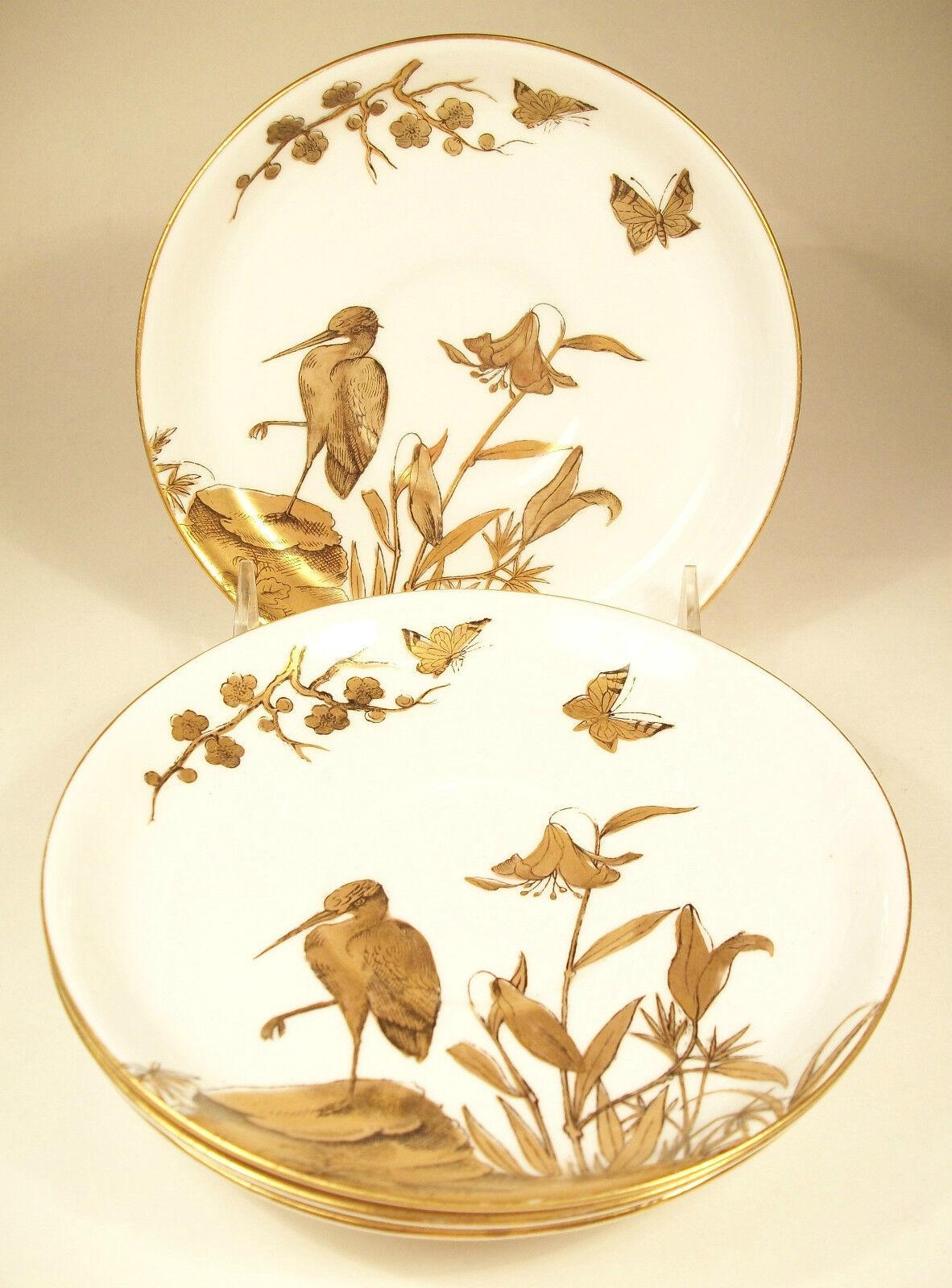 Victorien DAVENPORT - Quatre soucoupes anciennes en porcelaine dorée décorées - Royaume-Uni - vers 1870-87 en vente