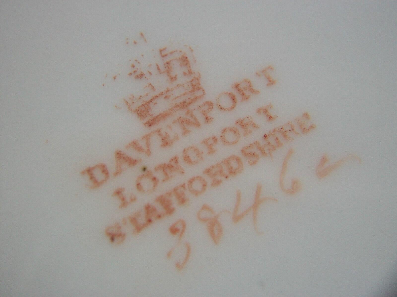XIXe siècle DAVENPORT - Quatre soucoupes anciennes en porcelaine dorée décorées - Royaume-Uni - vers 1870-87 en vente