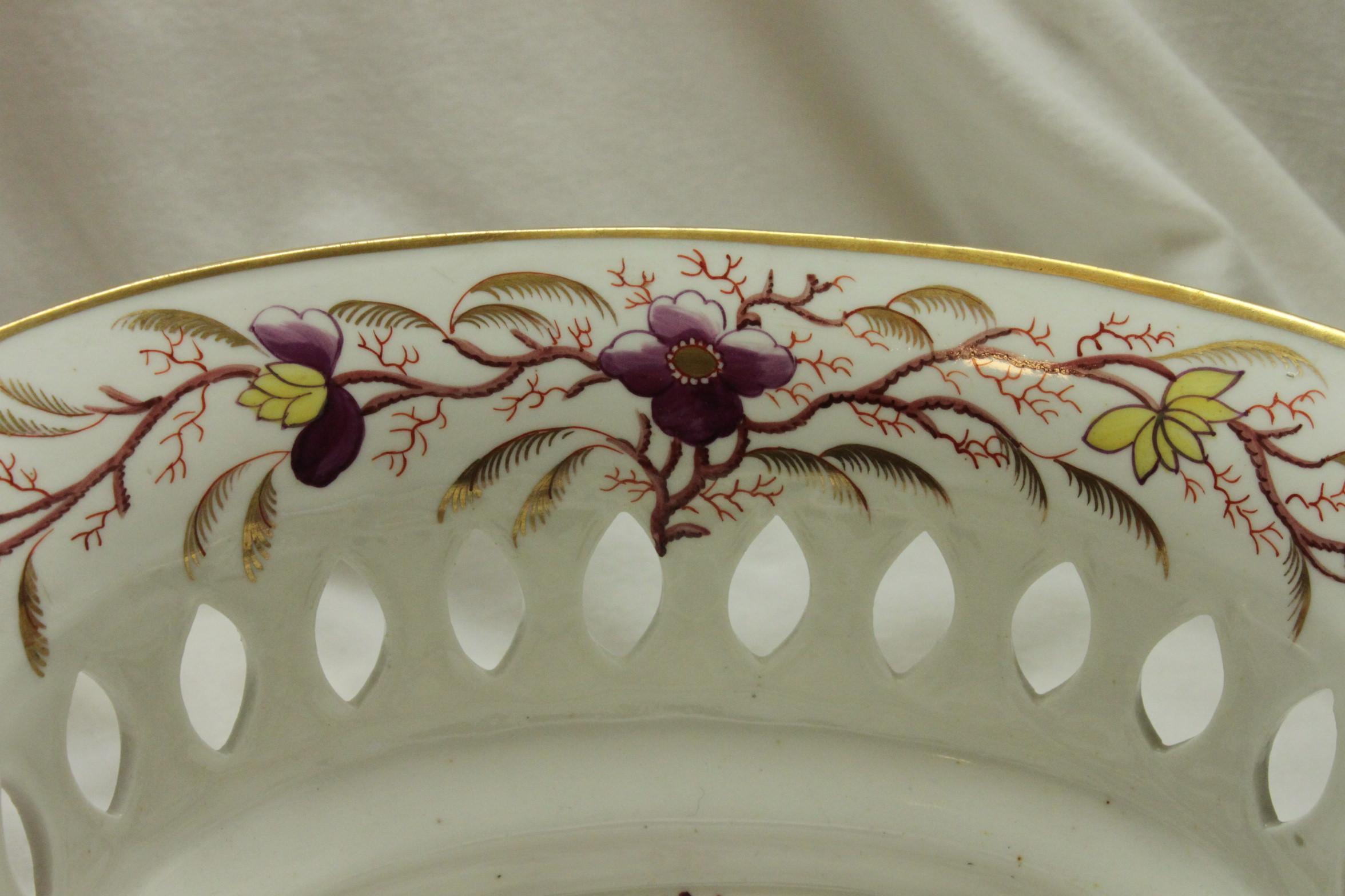 Davenport hand painted bone china dessert basket and stand In Good Condition In East Geelong, VIC