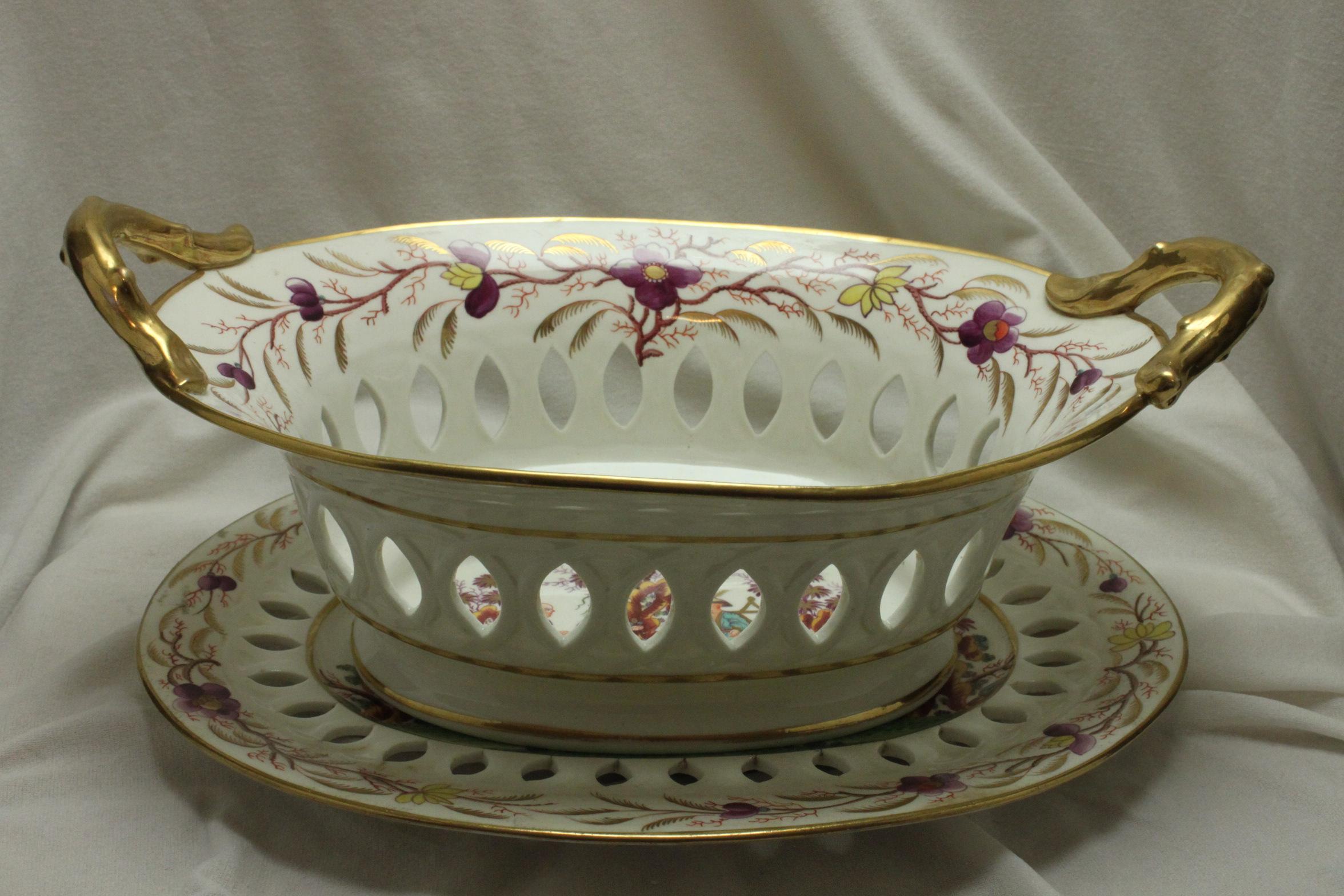 Early 19th Century Davenport hand painted bone china dessert basket and stand For Sale