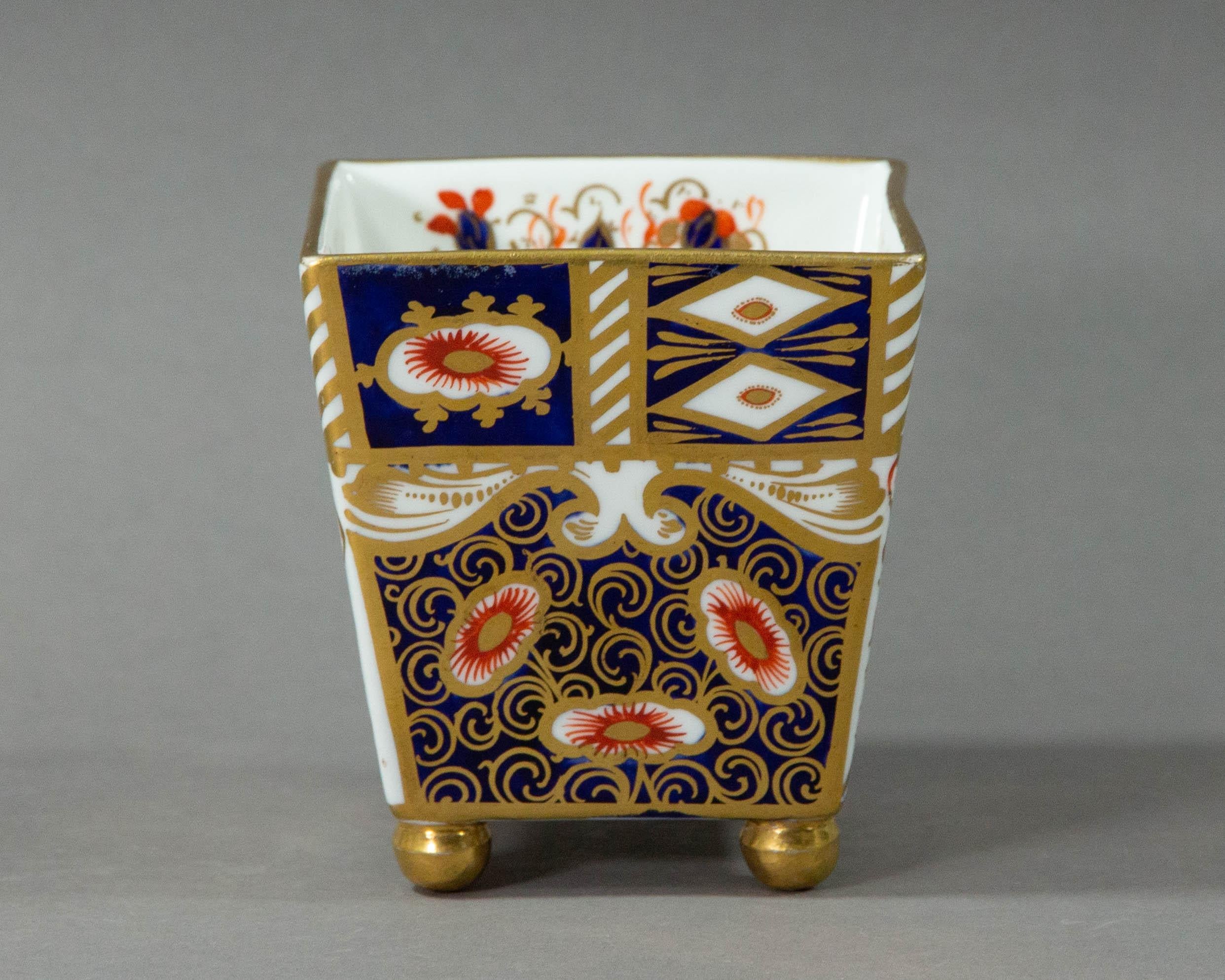 A footed jar or vase made by Davenport in Longport, Staffordshire in England in the late 1870s.

The jar is decorated with their very popular Imari pattern '6060'. Davenport was mostly known for it's chinoiserie and Imari porcelain which were