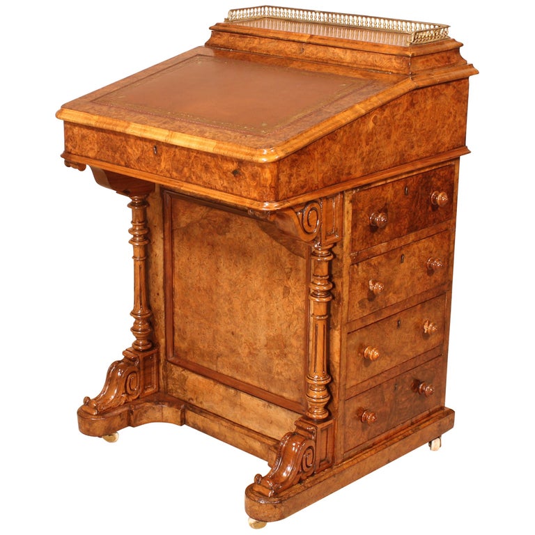 Davenport in Blurr Walnut 19th Century, England For Sale