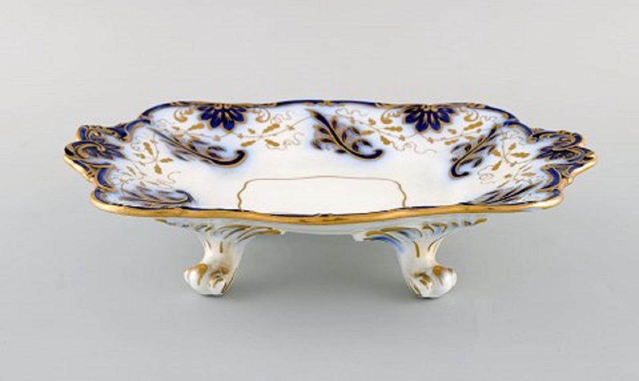 Davenport, Longport Staffordshire. Antique tea service for eight people in hand painted porcelain. Purple flowers and gold decoration. Early 20th century.
The teacup measures: 10.5 x 5.5 cm.
The saucer measures: 15 cm.
The compote measures: 26.5
