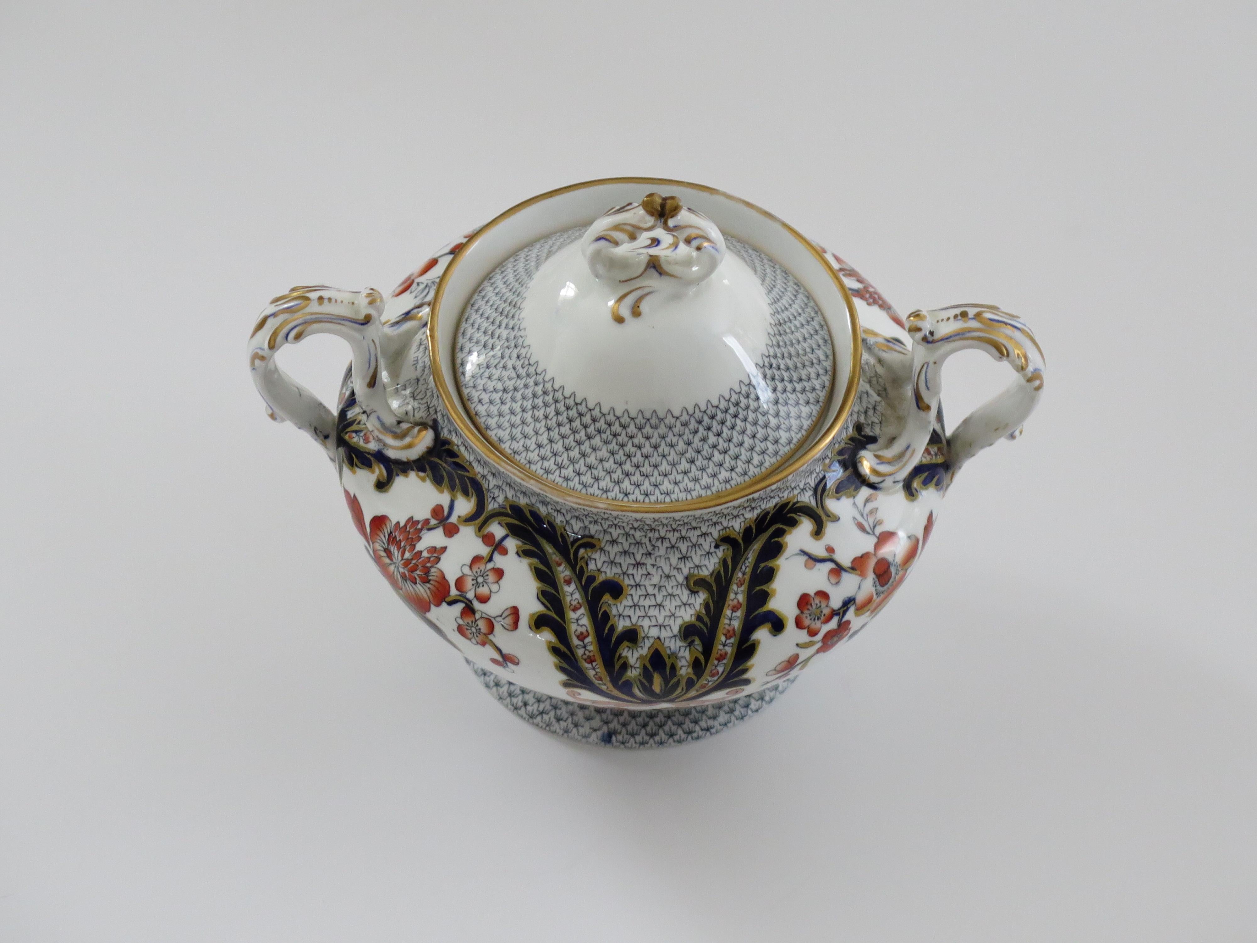 Cuenco con tapa de porcelana Davenport, patrón 2829 Chinoiserie, inglés 1860 Pintado a mano en venta