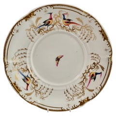 Assiette / support en porcelaine de Davenport, blanc avec oiseaux de style Svres, 1830-1837