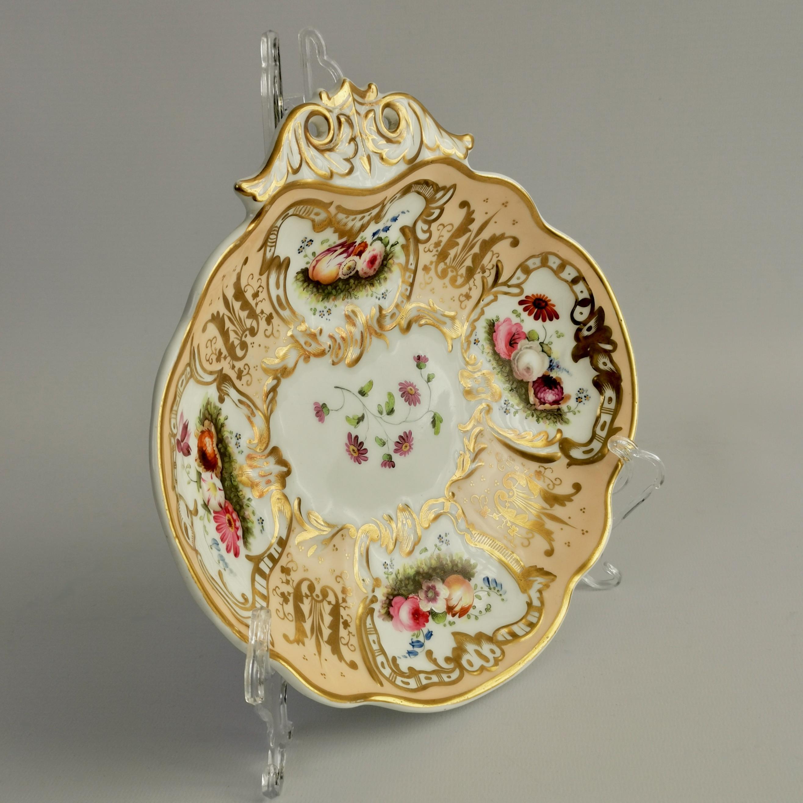 Davenport Porcelain Serving Dish, Salmon, Gilt and Flowers, circa 1830 3