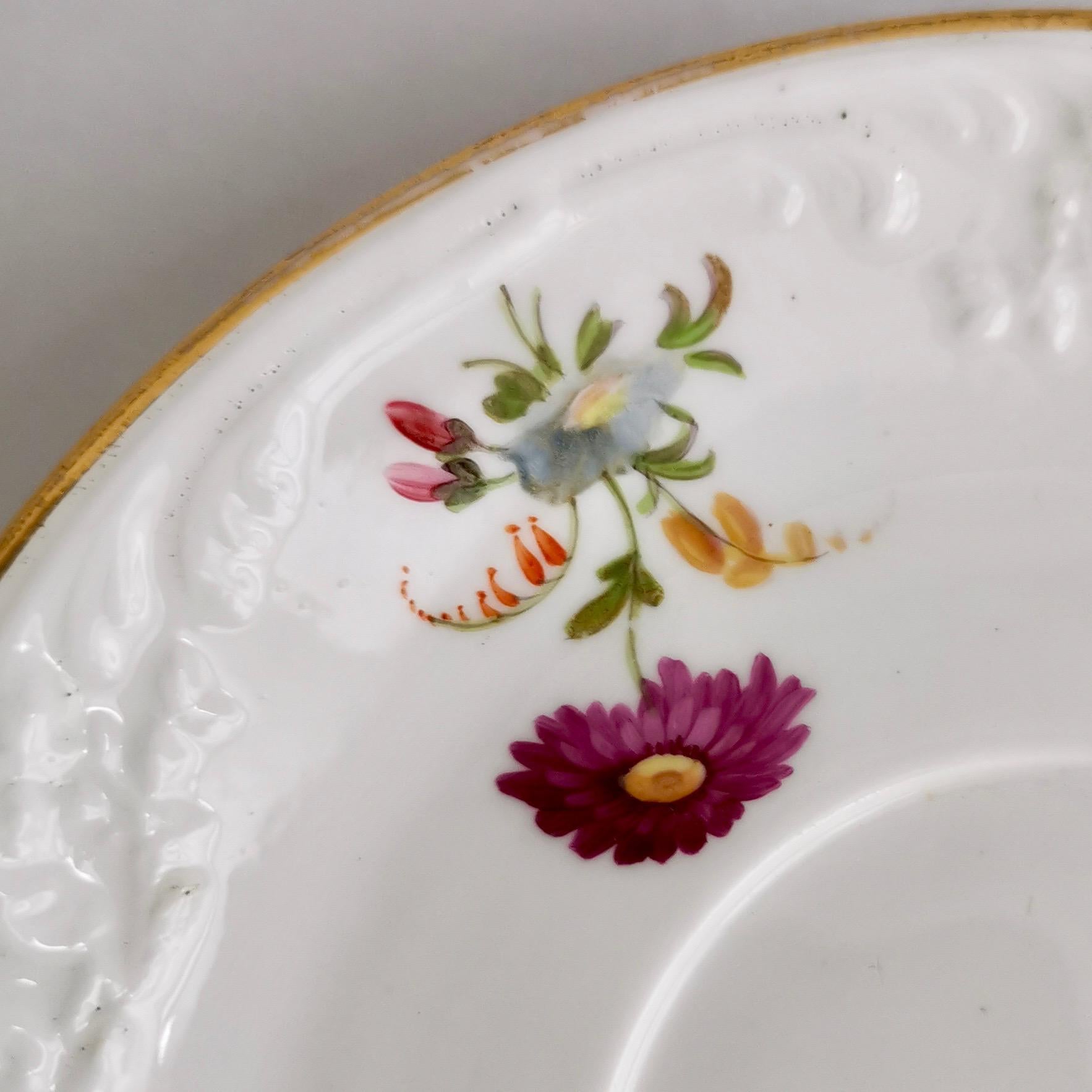 Davenport Porcelain Teacup, White with Hand Painted Flowers, circa 1820 In Good Condition In London, GB