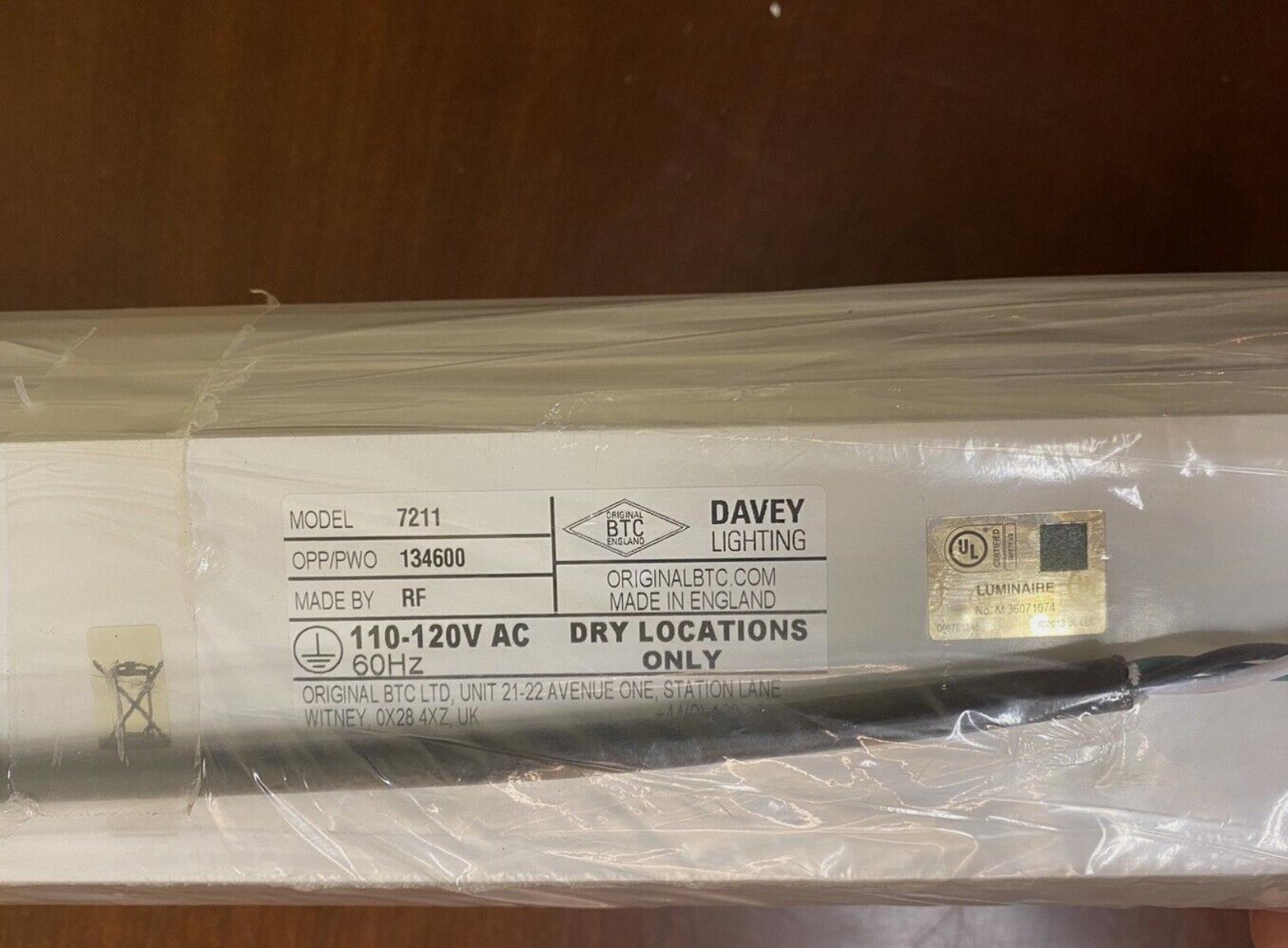 Davey Lighting, applique a colonna stretta da 23,5
