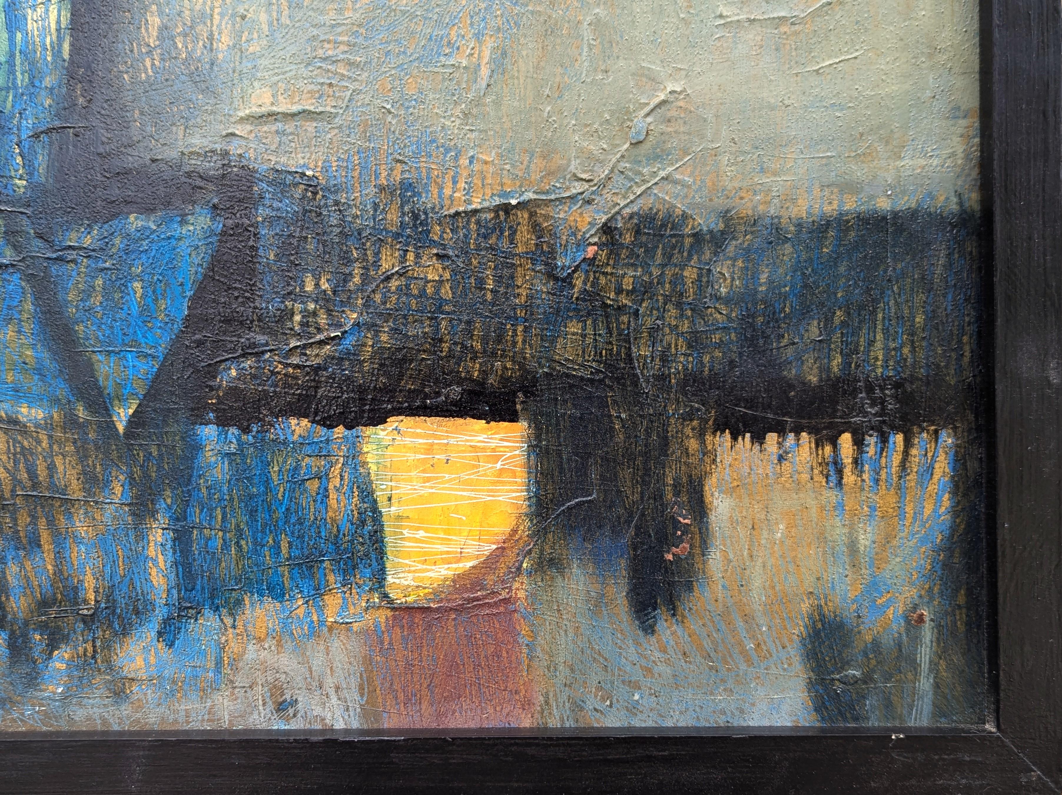 Quadro astratto cubista moderno dell'iconico artista di Houston David Adickes. L'opera presenta un gruppo di forme geometriche blu e grigie, accentate da un'unica forma d'oro. 
Firmato nel margine centrale superiore anteriore. Attualmente è appeso