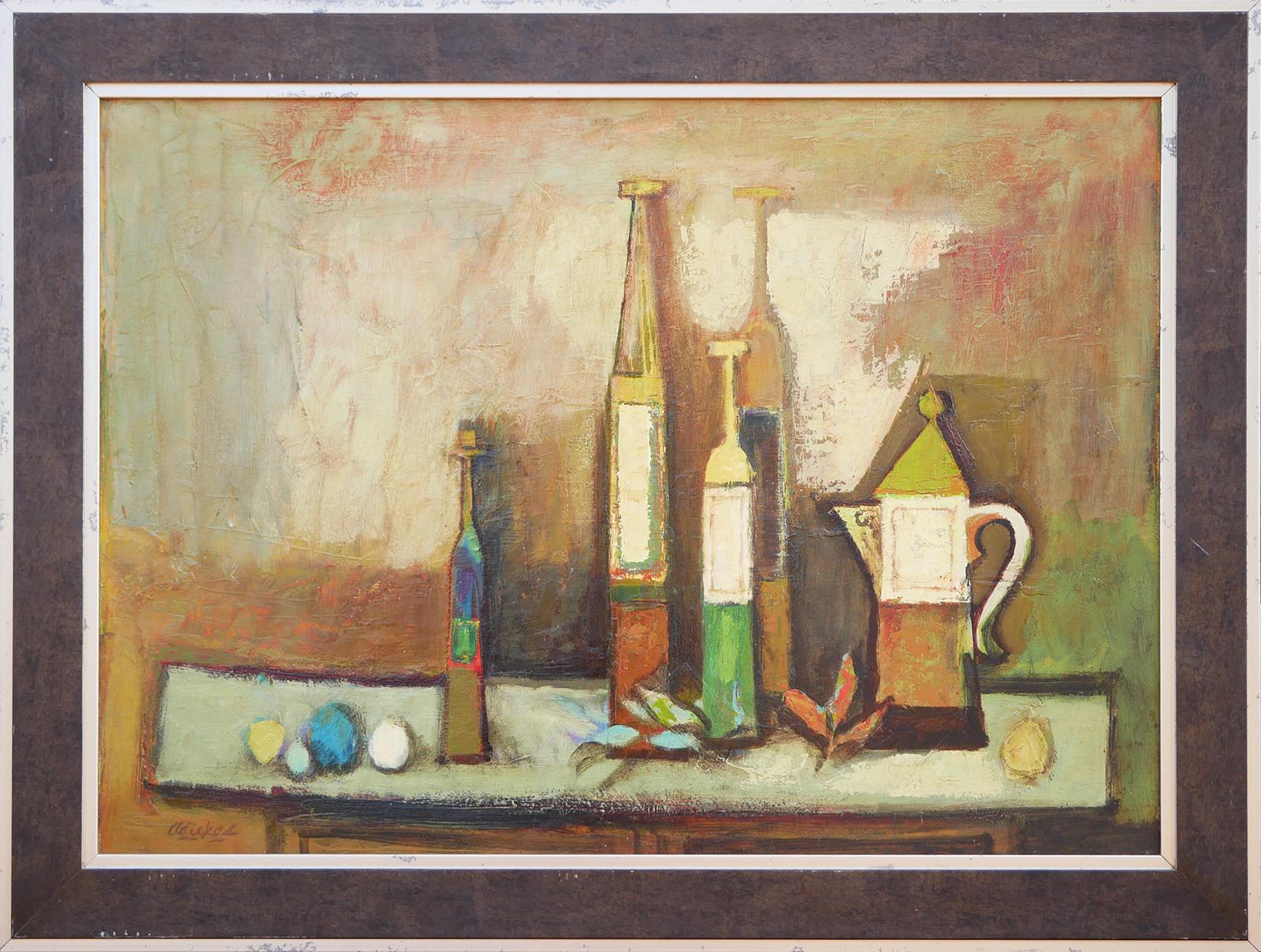 Modernes abstraktes Stillleben in Braun-, Grün- und Gelbtönen des Künstlers David Adickes aus Houston, TX. Das Werk zeigt eine zentrale Anordnung von Flaschen und einer Kaffeekanne vor einem neutralen Hintergrund. Derzeit hängt ein komplementärer