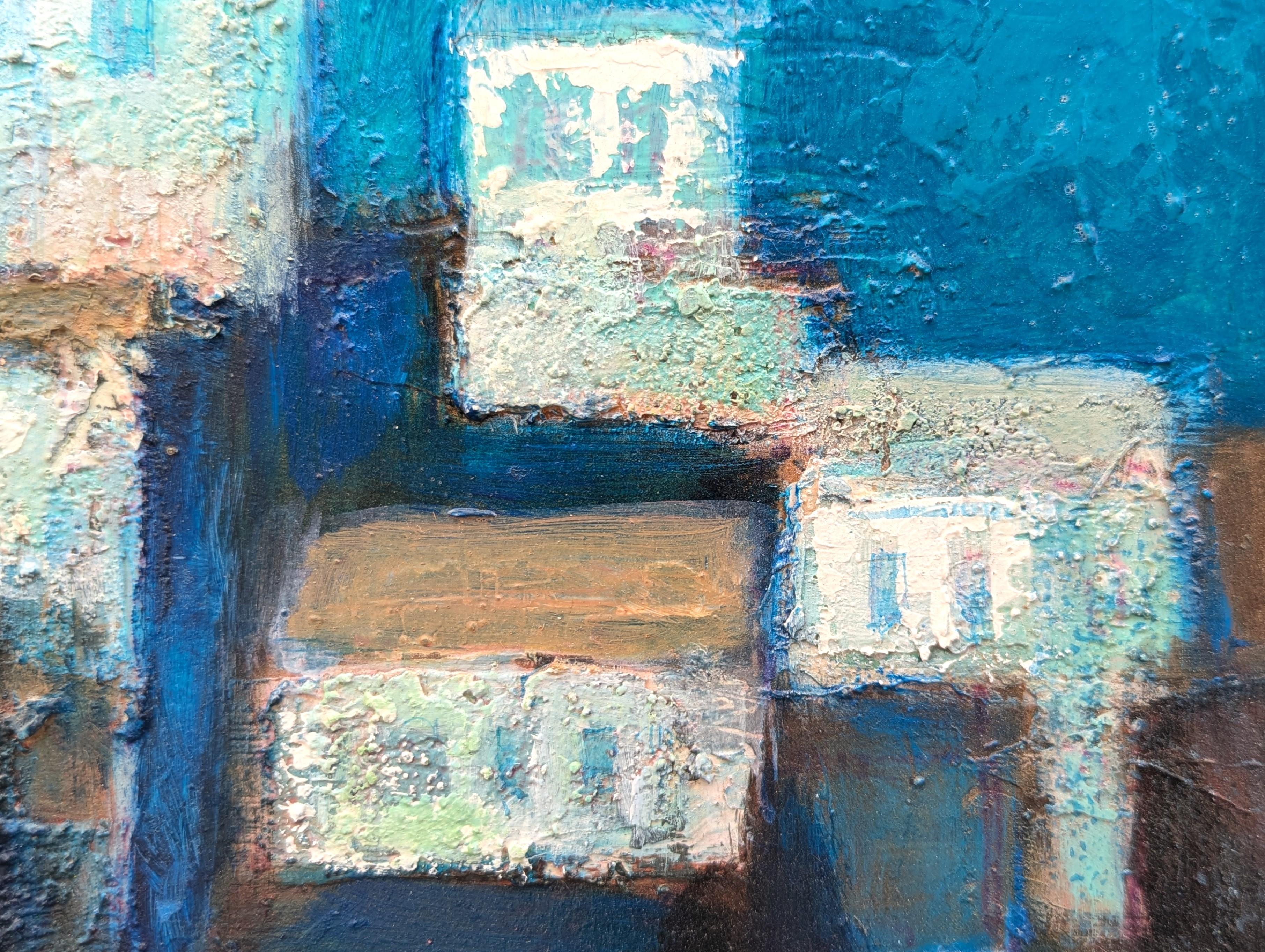 Pittura astratta di ispirazione cubista moderna di un paesaggio urbano costiero in blu in vendita 6