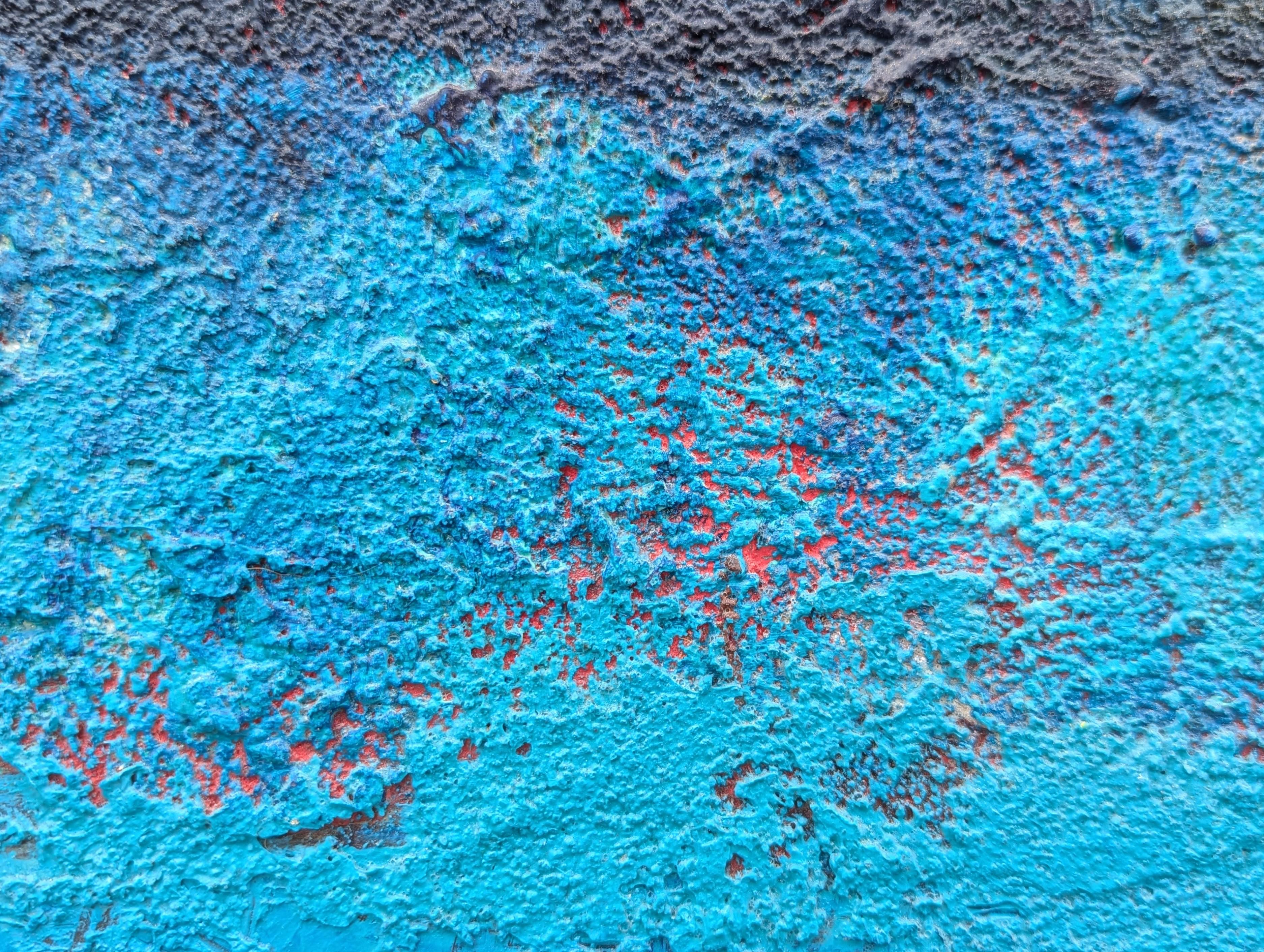 Pittura astratta di ispirazione cubista moderna di un paesaggio urbano costiero in blu in vendita 7