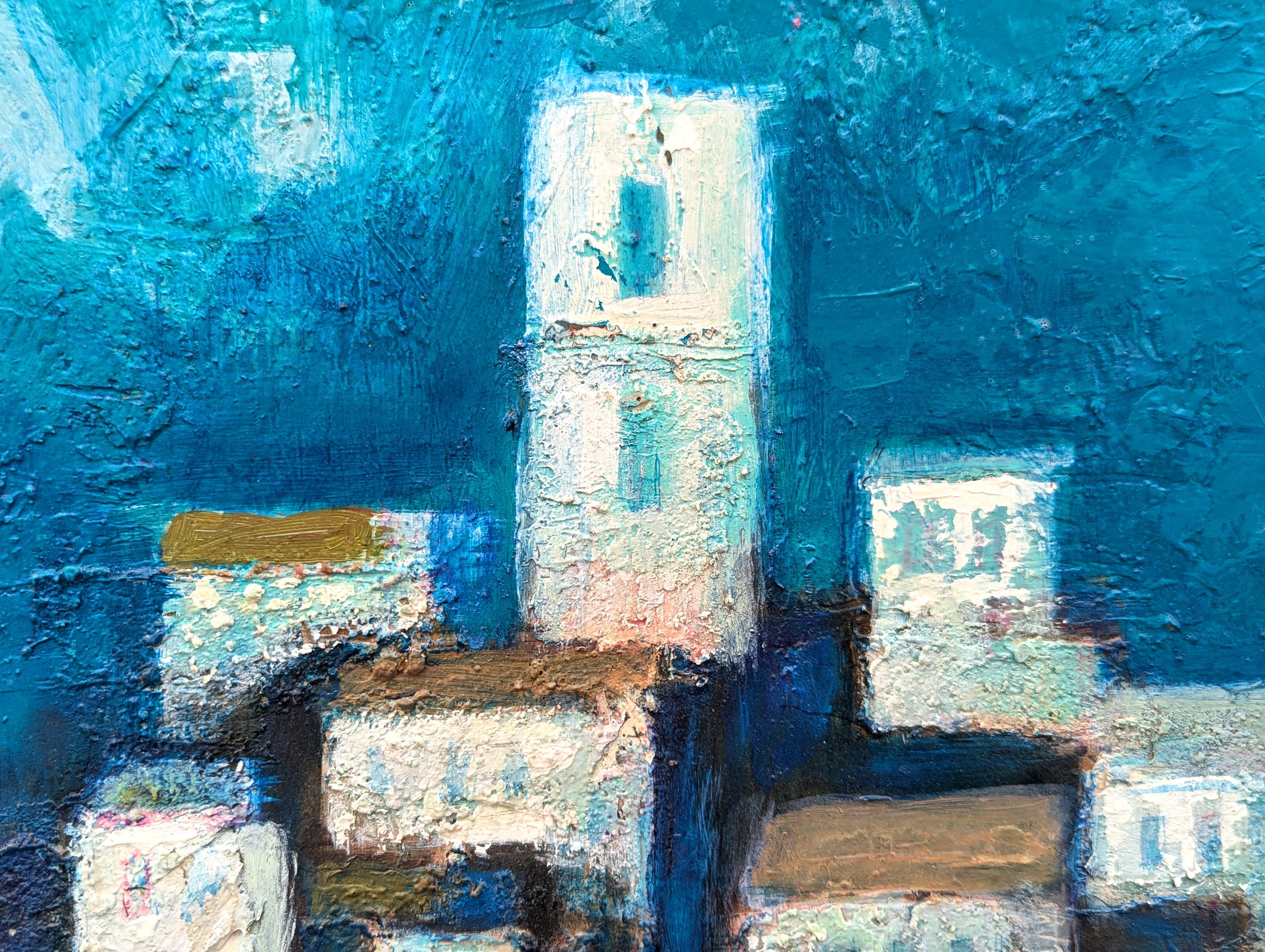 Pittura astratta di ispirazione cubista moderna di un paesaggio urbano costiero in blu in vendita 3