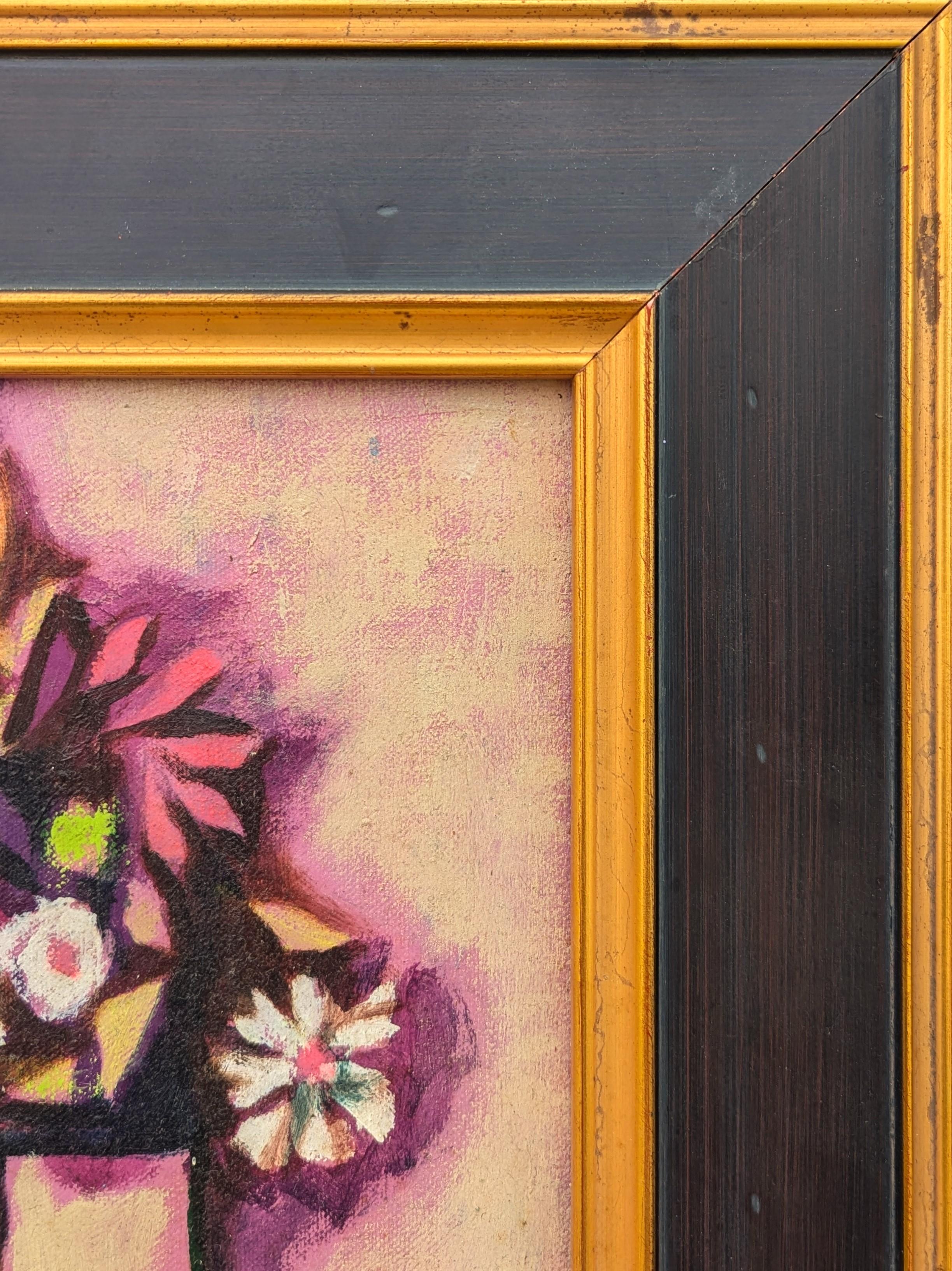 Modernes, kubistisch inspiriertes Stillleben des berühmten Künstlers David Adickes aus Houston. Das Werk zeigt ein abstraktes, magentafarbenes und orangefarbenes Blumenstillleben in einer Vase. Signiert in der linken unteren Ecke der Vorderseite und