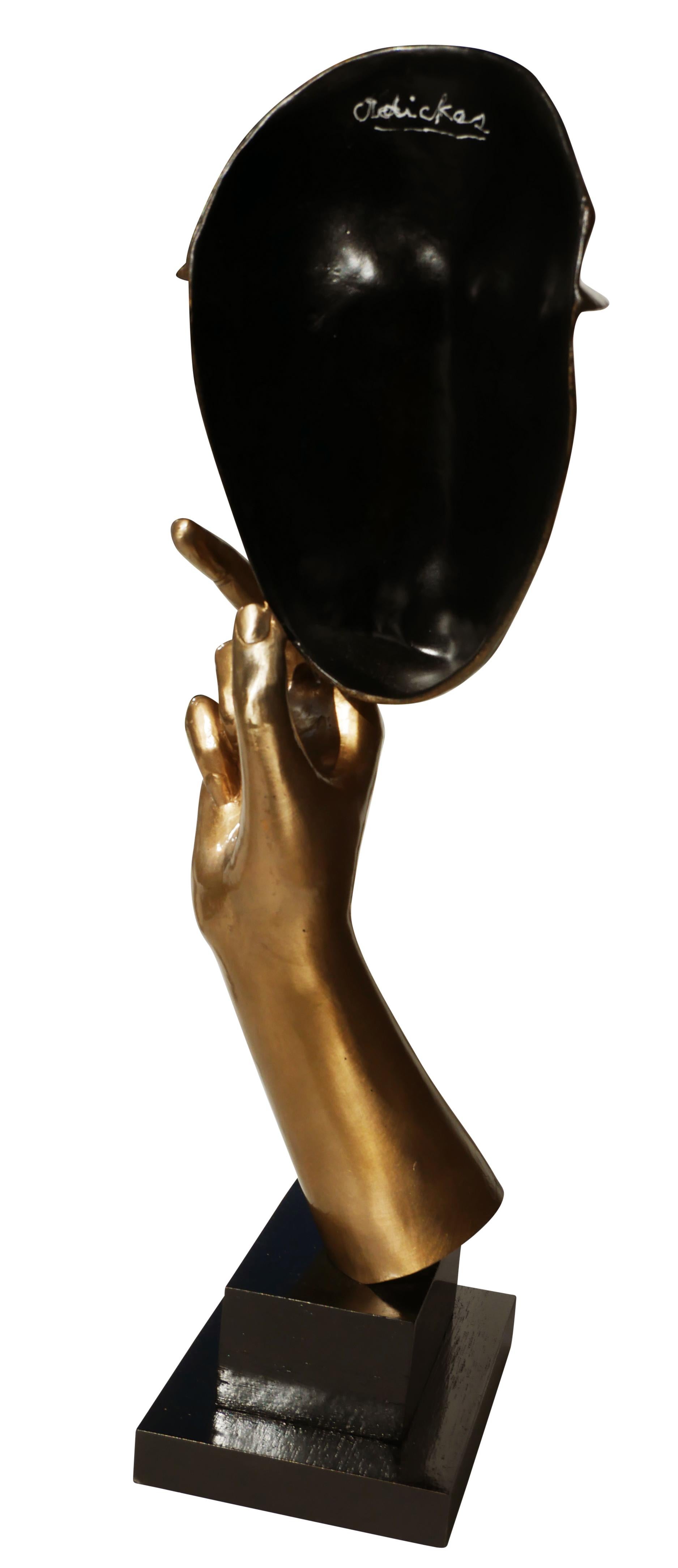 Face féminine moderniste abstraite avec bras sculpté en bronze - Marron Abstract Sculpture par David Adickes