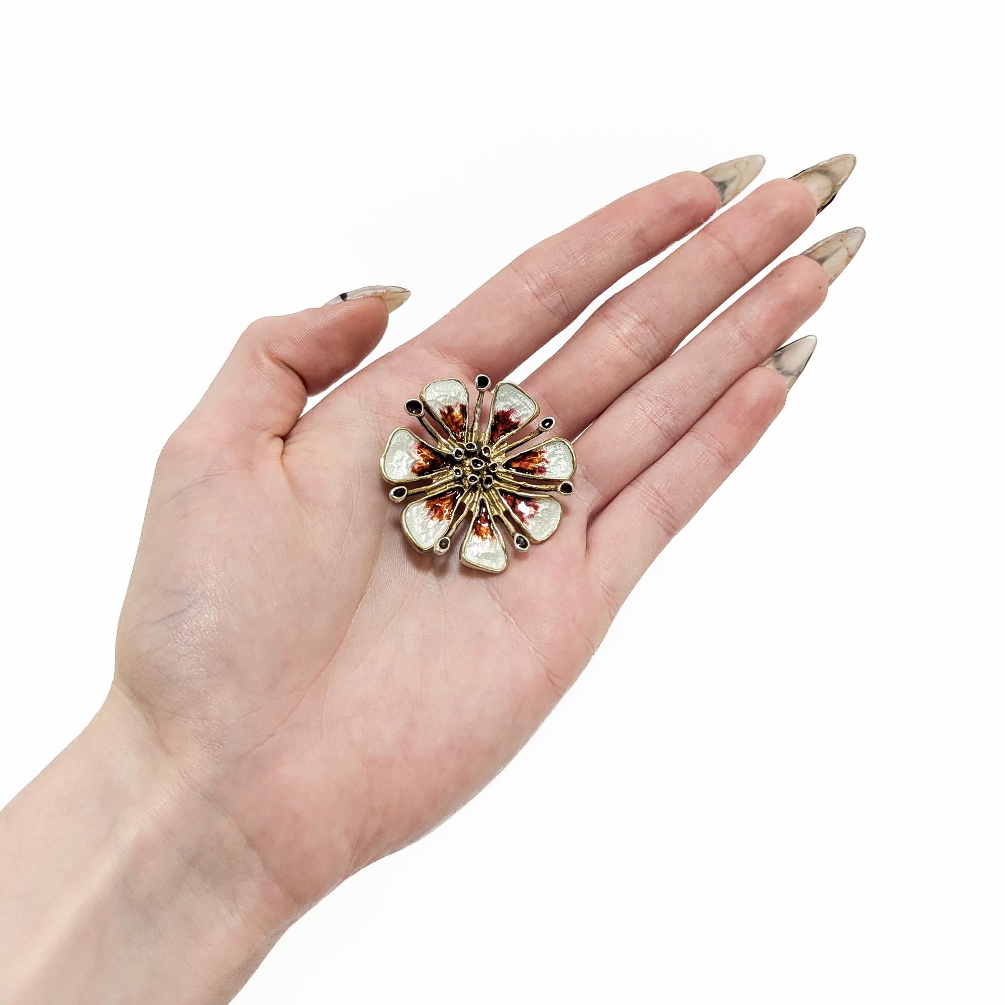 A fine signed vintage Norwegian silver & enamel brooch.

Designed by Karl Otteren for David Andersen.

In sterling silver.

In the form of an apple blossom flower.

With a pin and safety catch to the reverse.

Marked to the reverse.

Simply a