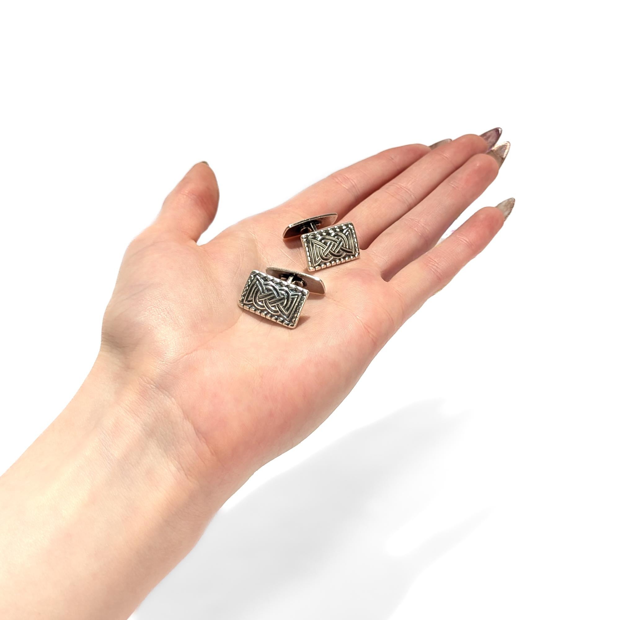 A fine pair of signed Nordic cufflinks.

By David Andersen.

In sterling silver.

With a Celtic knot design modelled after artifacts found in the Oseberg Viking ship from c. 850 CE. 

Marked to the back 