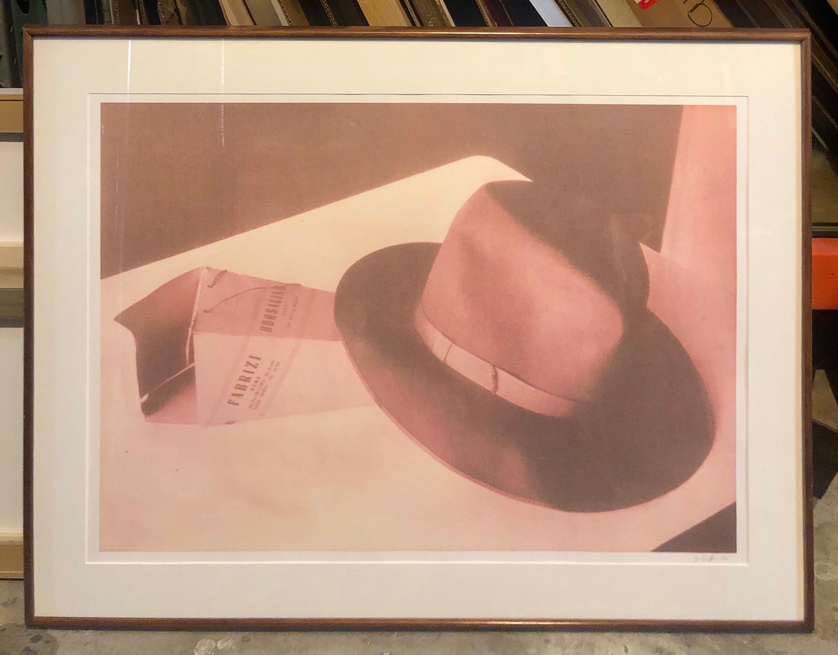 Großer Vintage-Fotografie Polaroid Transfer-Fotodruck Borsalino-Hut, signiert 1996 im Angebot 1