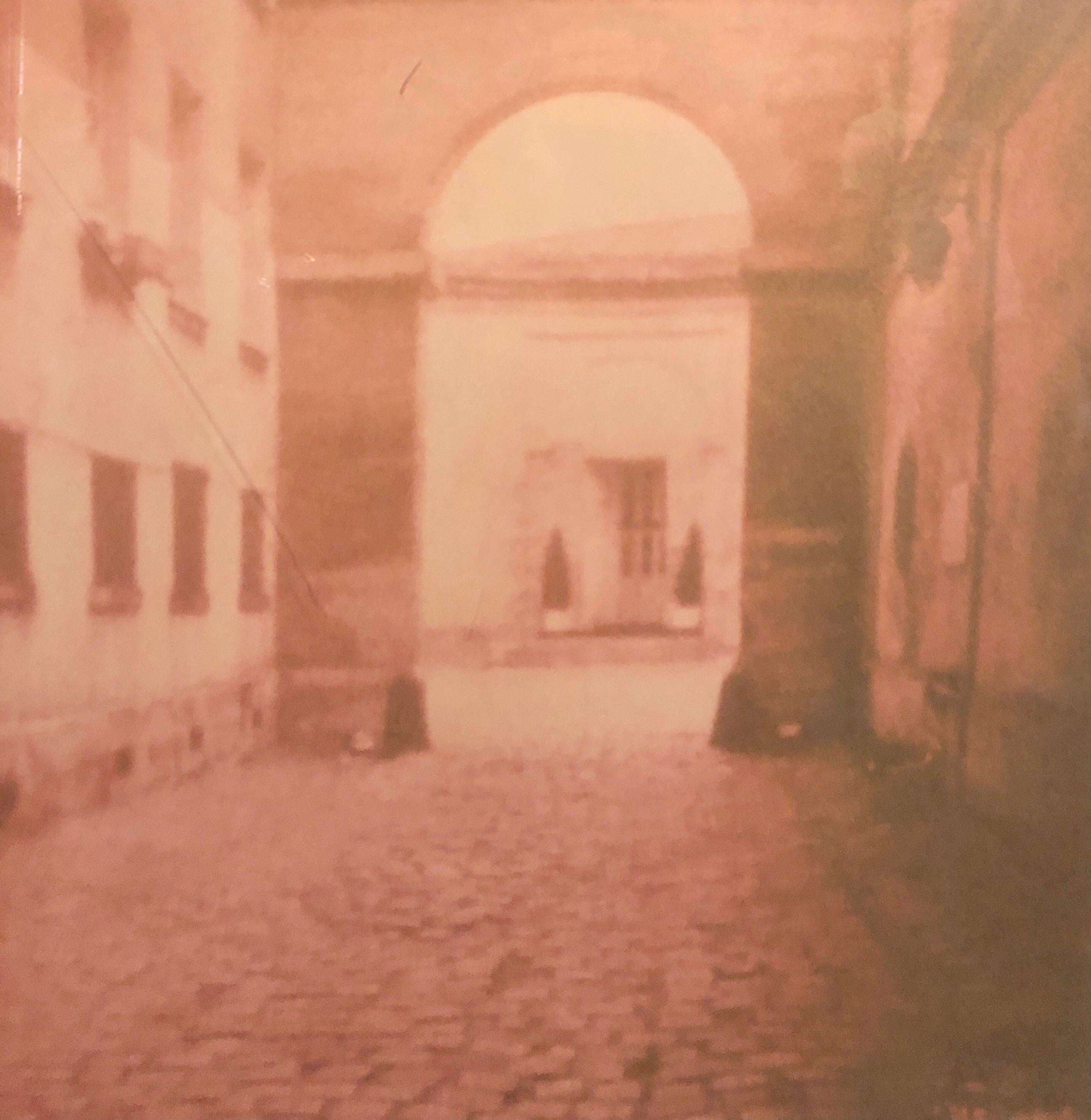 Grande fotografia d'epoca Polaroid Transfer Photo Print Poliziotto che fuma, Parigi - Color Photograph Beige di David Aschkenas