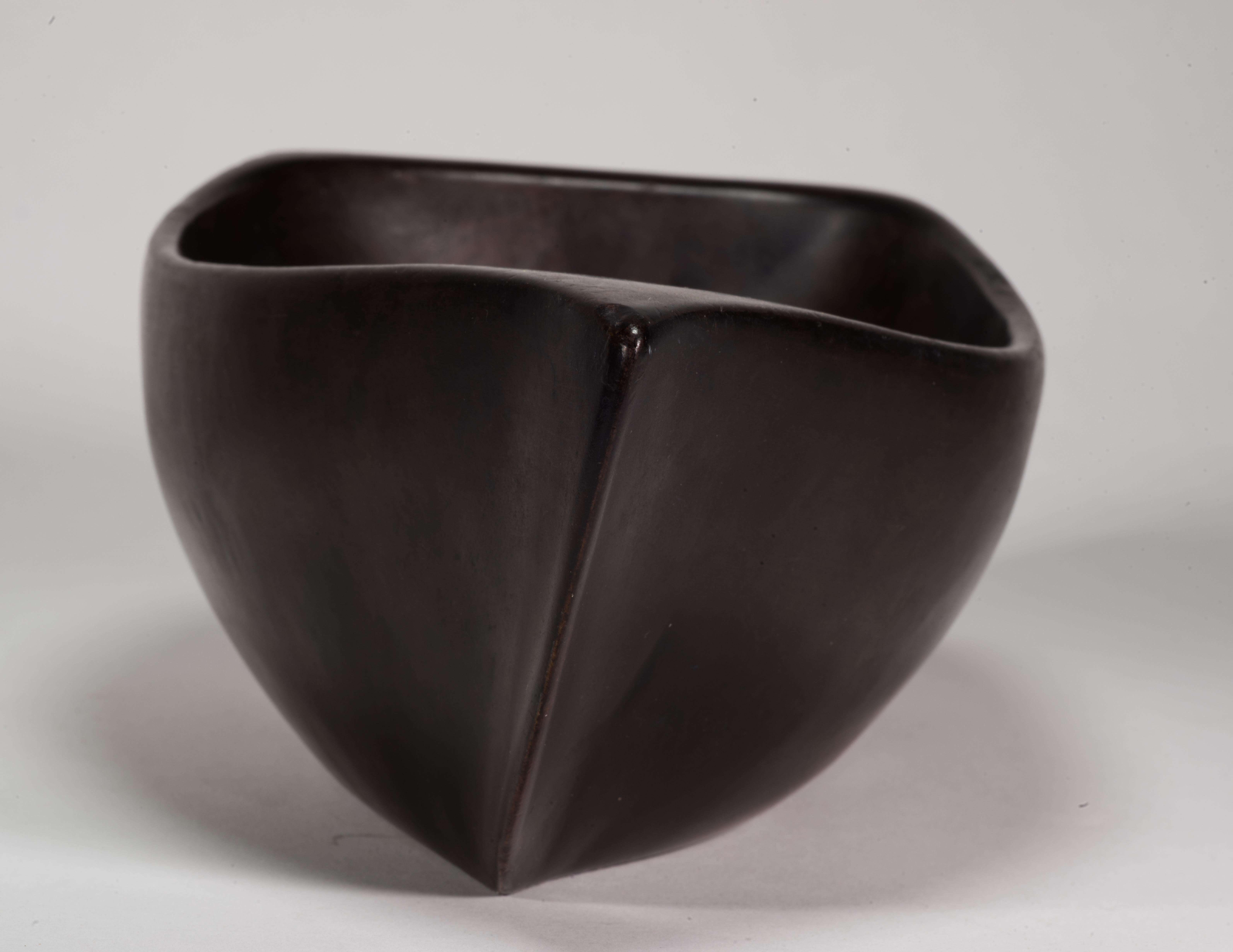 Bol asymétrique en bois sculpté David Auld, années 1960 en vente 2
