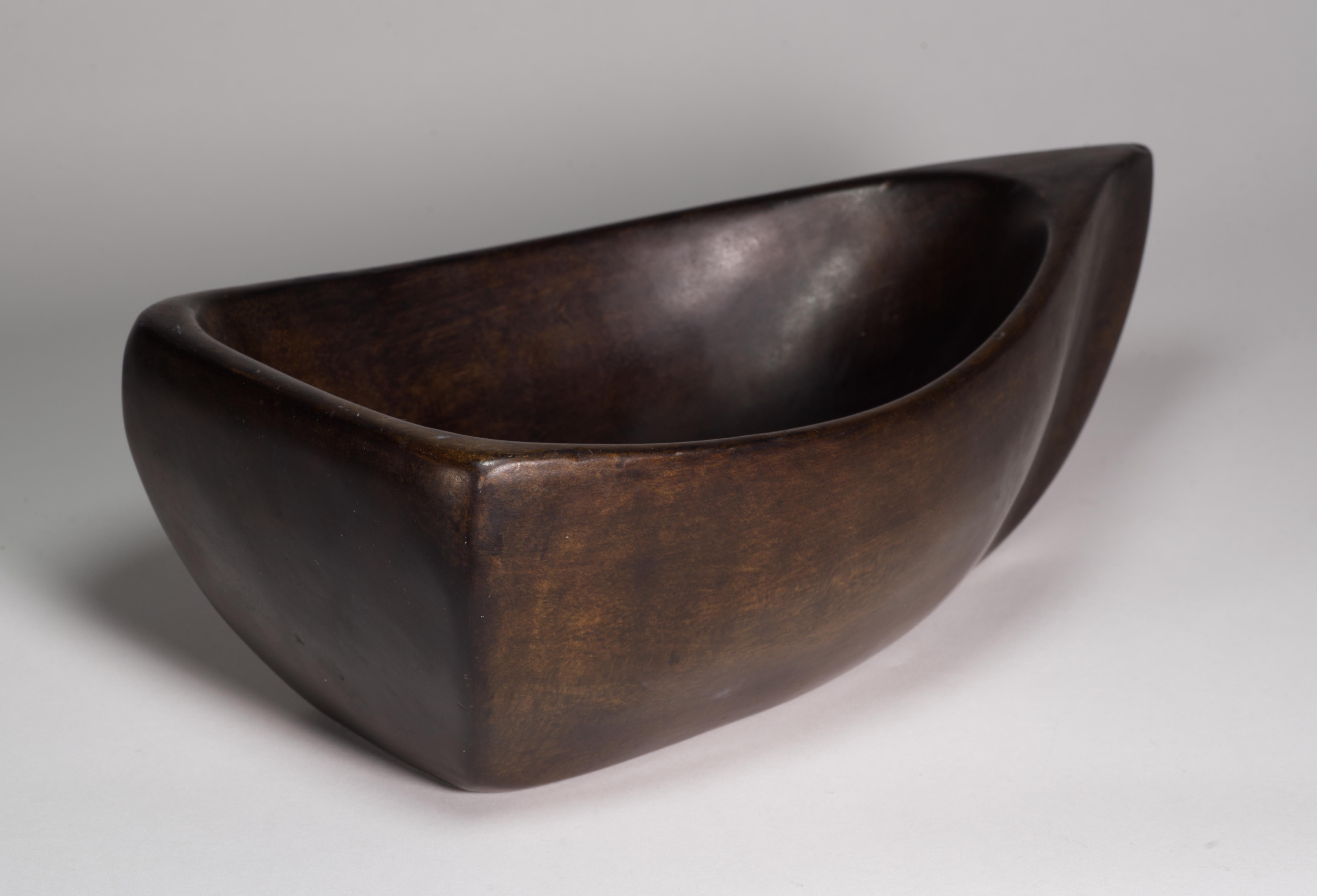 20ième siècle Bol asymétrique en bois sculpté David Auld, années 1960 en vente