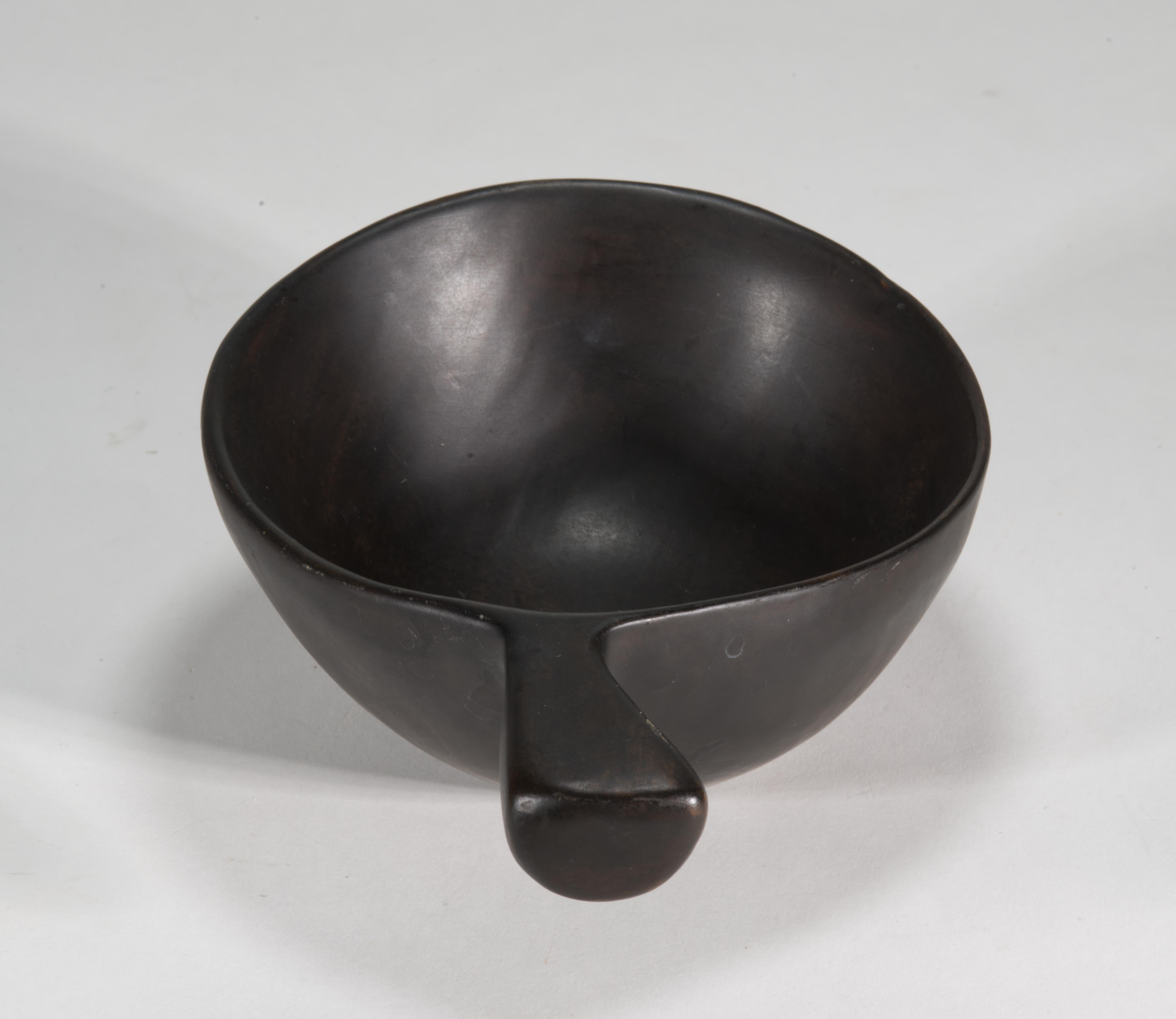 Mid-Century Modern David Auld Bol asymétrique en Wood Wood Wood avec anse, années 1960 en vente