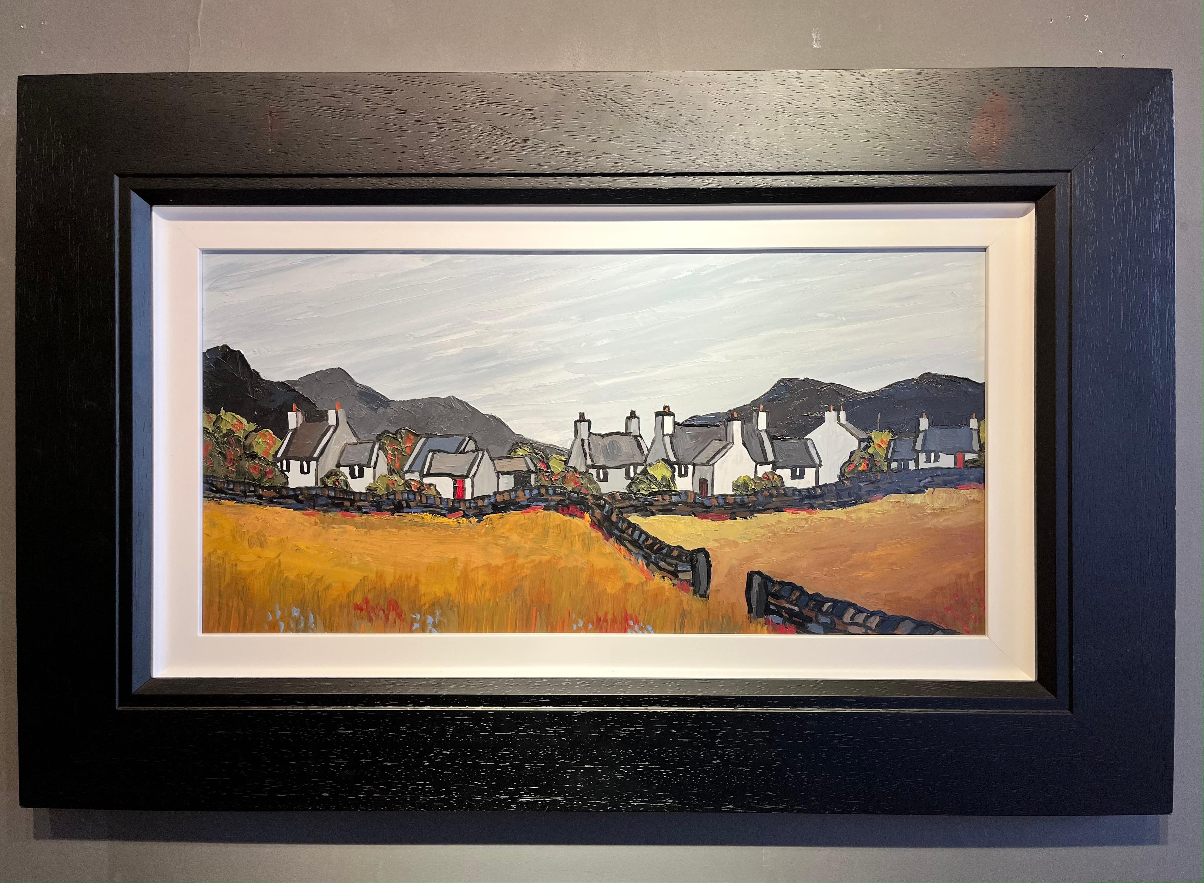 Landscape Painting David Barnes - Peinture de montagne galloise « A Village in Gwynedd », avec des chalets blancs, orange 