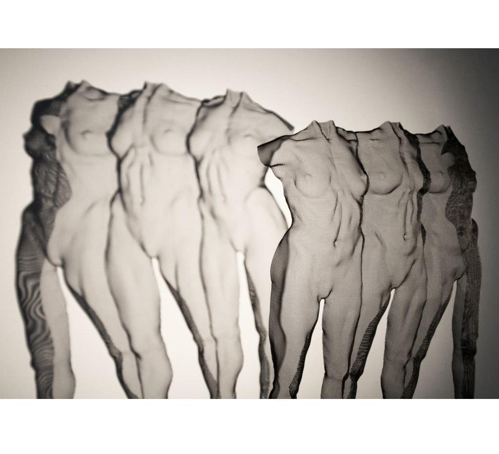 David Begbie Nude Sculpture – THRIEZE (Männer), 2021, Stahlgeflecht-Skulptur