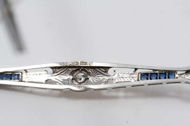 Broche dorée Carmen, une broche éventail élégante