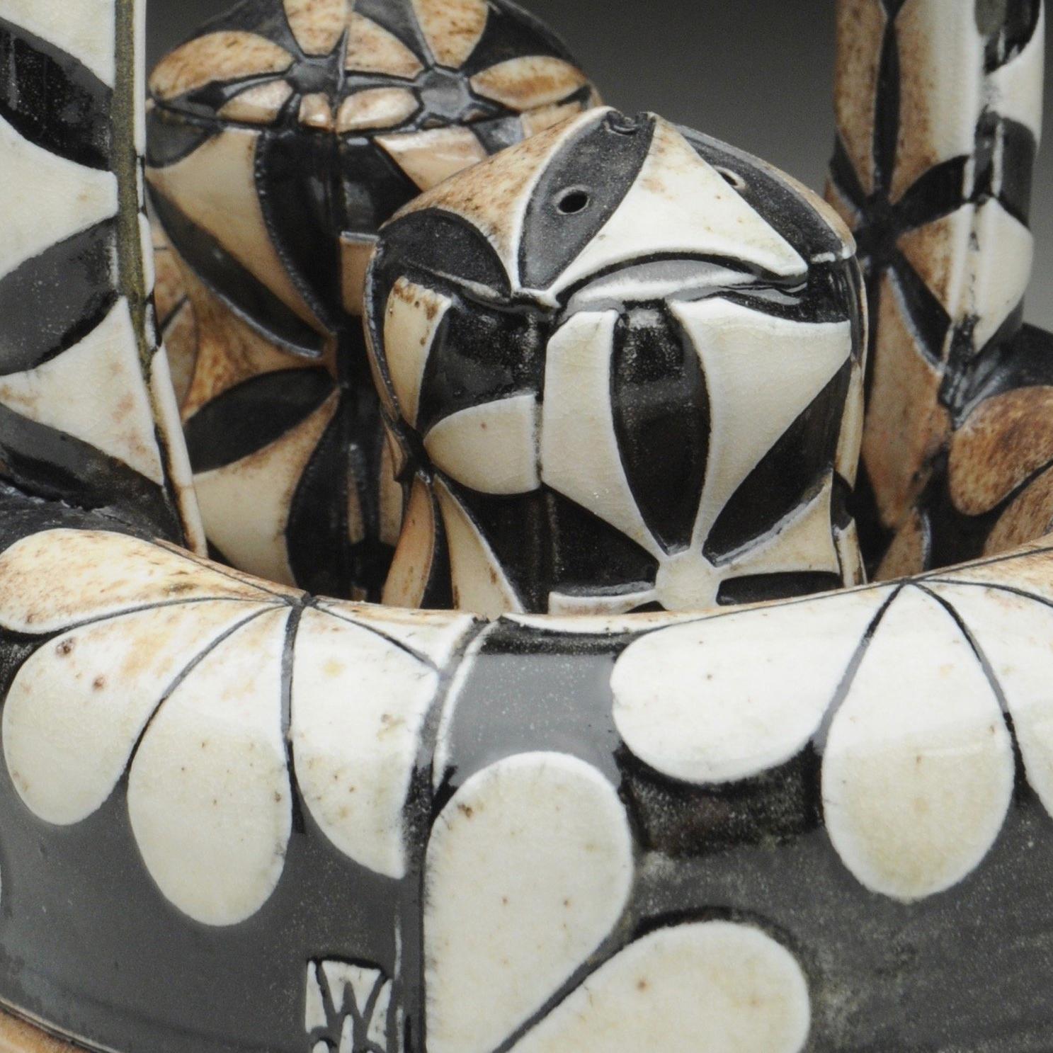 Salt & Pepper à fleurs - Contemporain Art par David Bolton