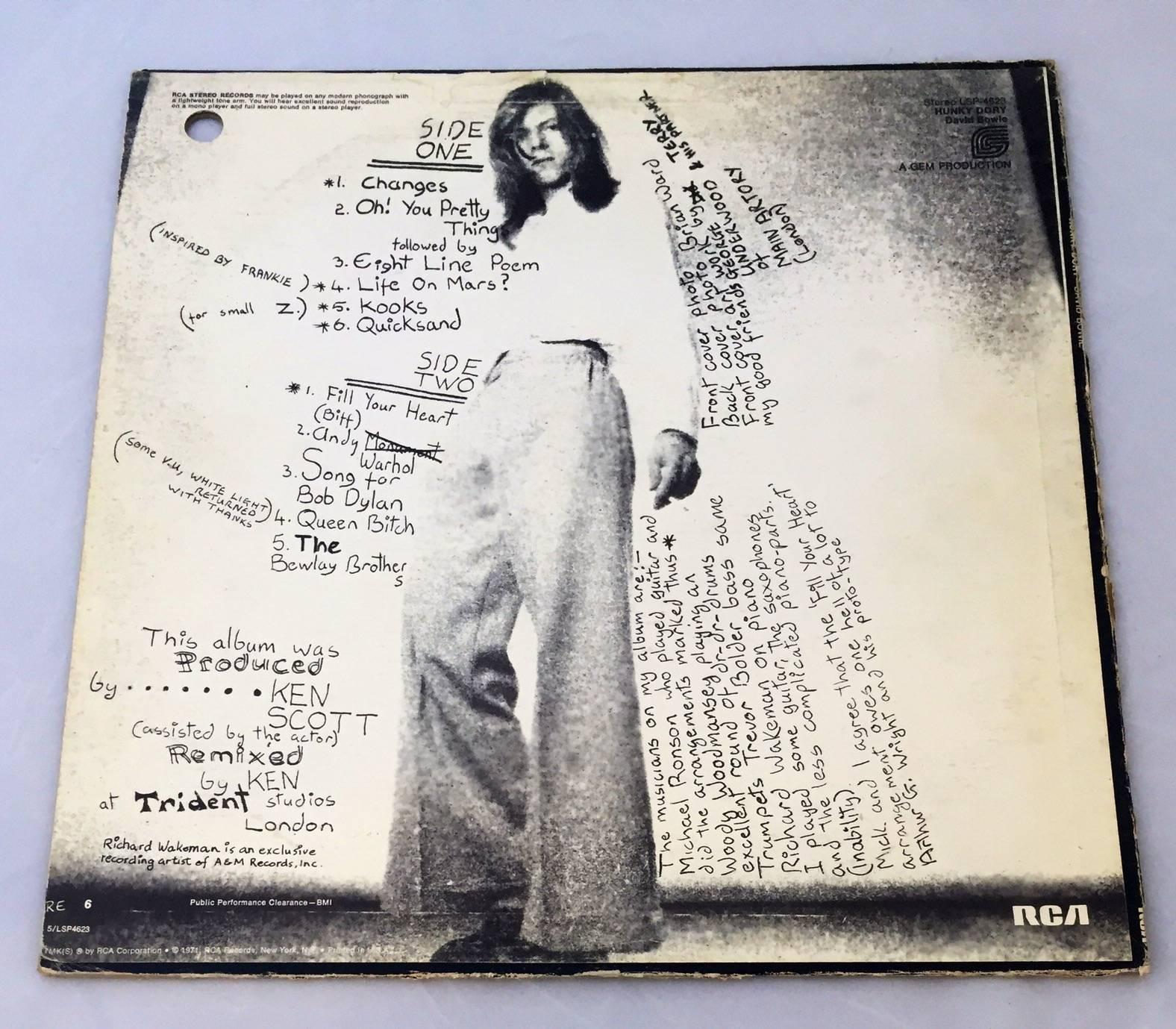 Original David Bowie hunky dory vinyl first pressing

RCA Records, 1971

Minor wear to cover; otherwise good to very good vintage condition 

Record plays nicely and is in good to very good shape

Hunky Dory is the fourth studio album by the
